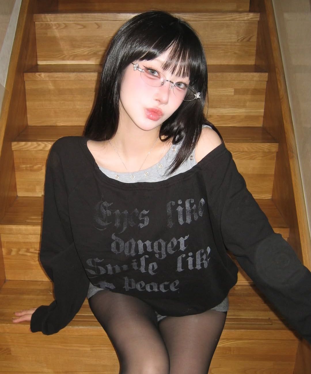 🇰🇷訂購｜FANCY CLUB｜ROSARY NOIRER SWEATSHIRT 