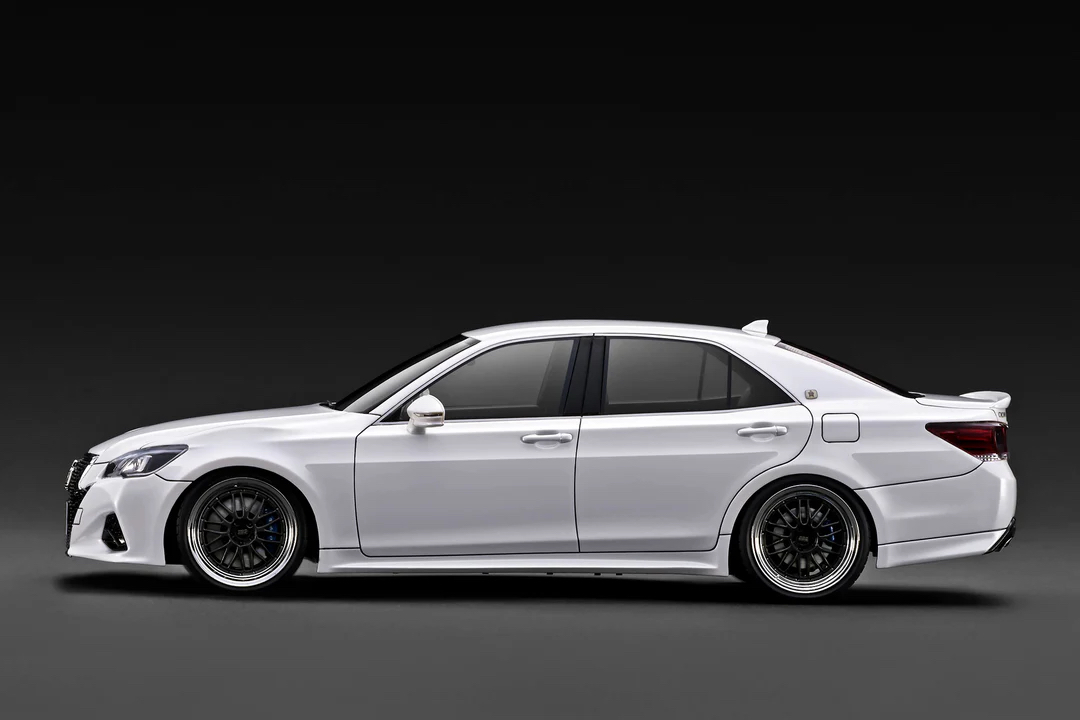 PRE-ORDER (Deposit) IG3913 Toyota Crown Athlete S (GRS214) Pearl White 