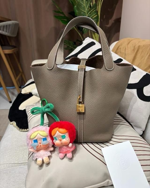 未使用品 Hermes picotin 22, Stamp W 大象灰金扣100%Authentic,Unused未使用品  ✅收據✅key lock ✅dust bag ✅box