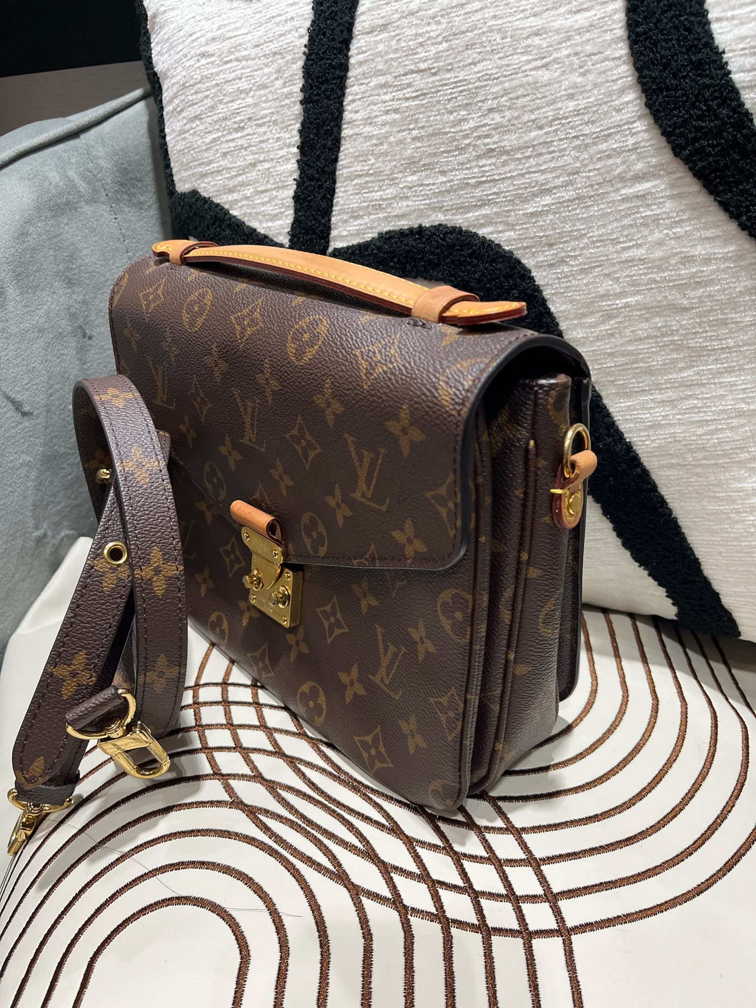 Lv Metis pochette monogram 2way bag 100%Authentic,92%new ✅dust bag