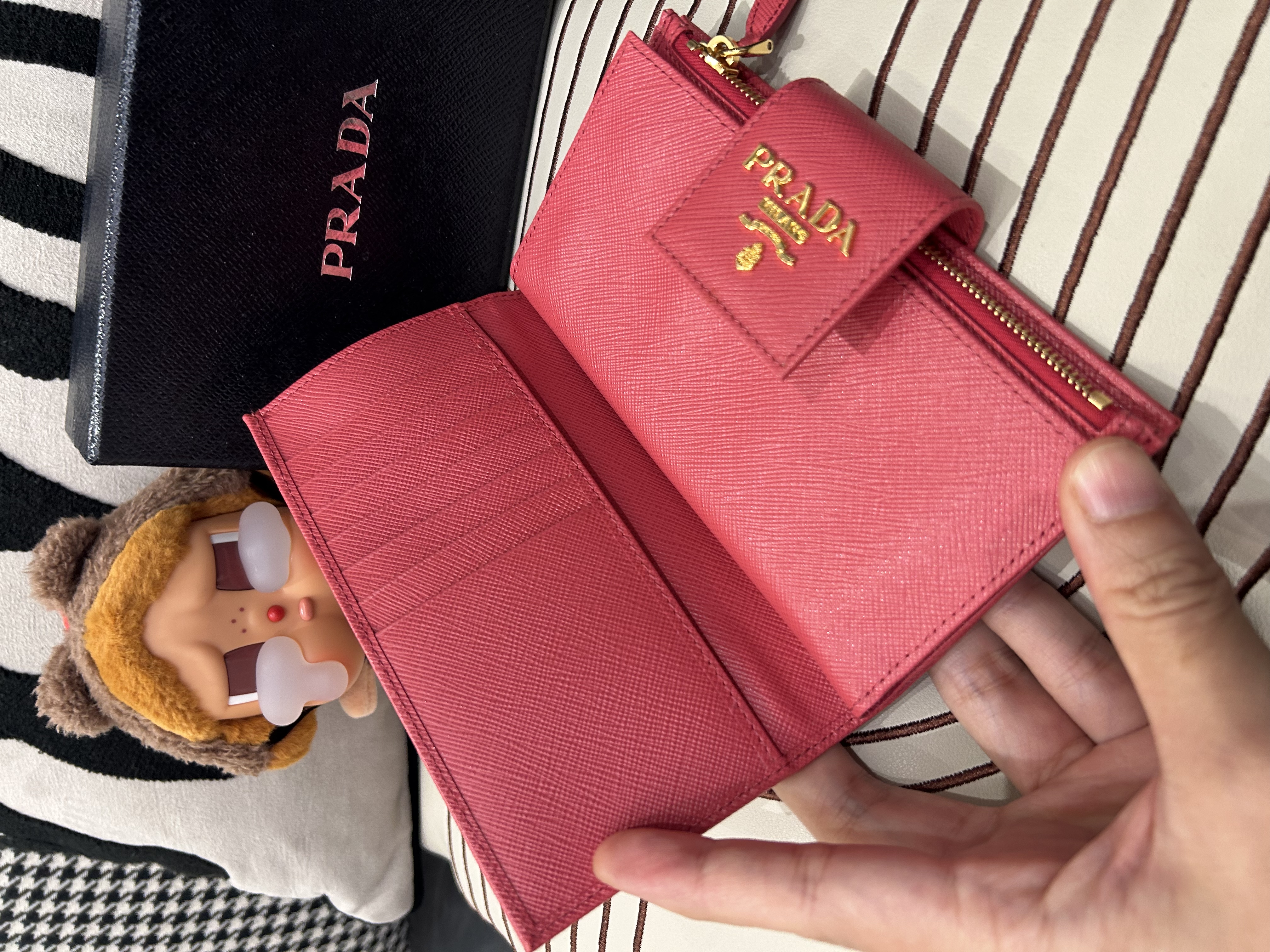 未使用品 Prada wallet 牛皮金扣 100%Authentic,unused  ✅box
