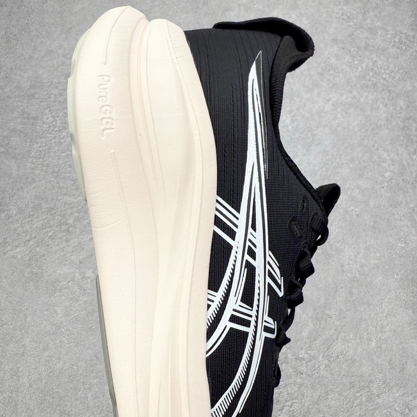 mAsics Gel-Nimbus 28