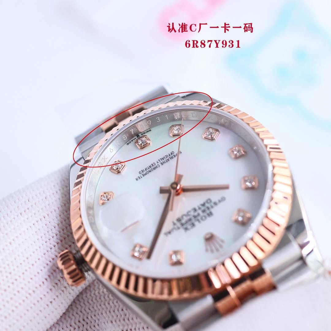 clean厂/C厂 劳力士 ROLEX 日志系列 🎮直径 36mm日志 ①:搭载一比一超级3235一体机芯 无卡度机芯装饰 机芯及其稳定 ②:整表904L精钢 /搭配ar厂钢带 以及ip真空电镀铂金牙圈 /掉色免费更换，狗牙圈唯一对版尺寸！ ③:表盘太阳纹无限接近原装 铽别是绿色！薄荷绿颜色对版！🎮 ④:全市场唯一日历字体对版 后续1-31号挨个字体真假对比 ⑤:唯一做到指针夜光/字钉夜光 做到同色 因为都是第三方工厂加工+自购瑞士 c1+c3夜光粉 ⑥:字钉/皇冠唛头钉 全白金电镀处理