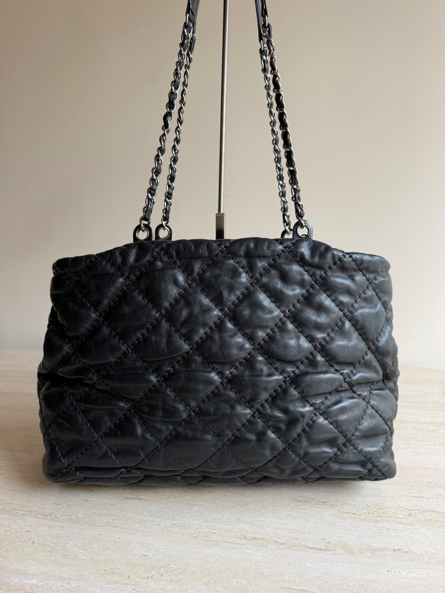 【預訂貨品】Chanel黑色牛皮泡芙tote bag