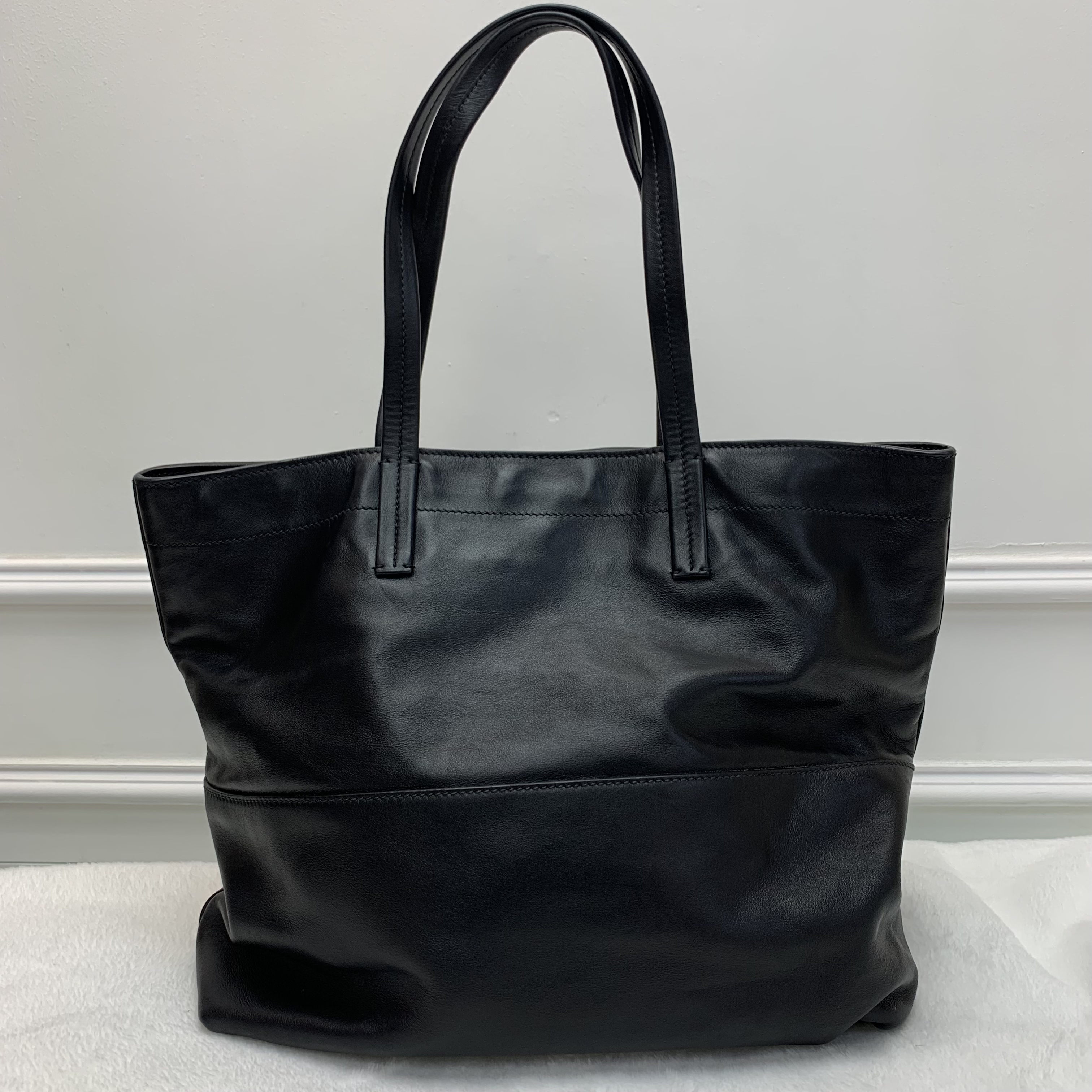 OL必備大牌平價黑色手袋👜Miumiu中古黑色皮革手袋