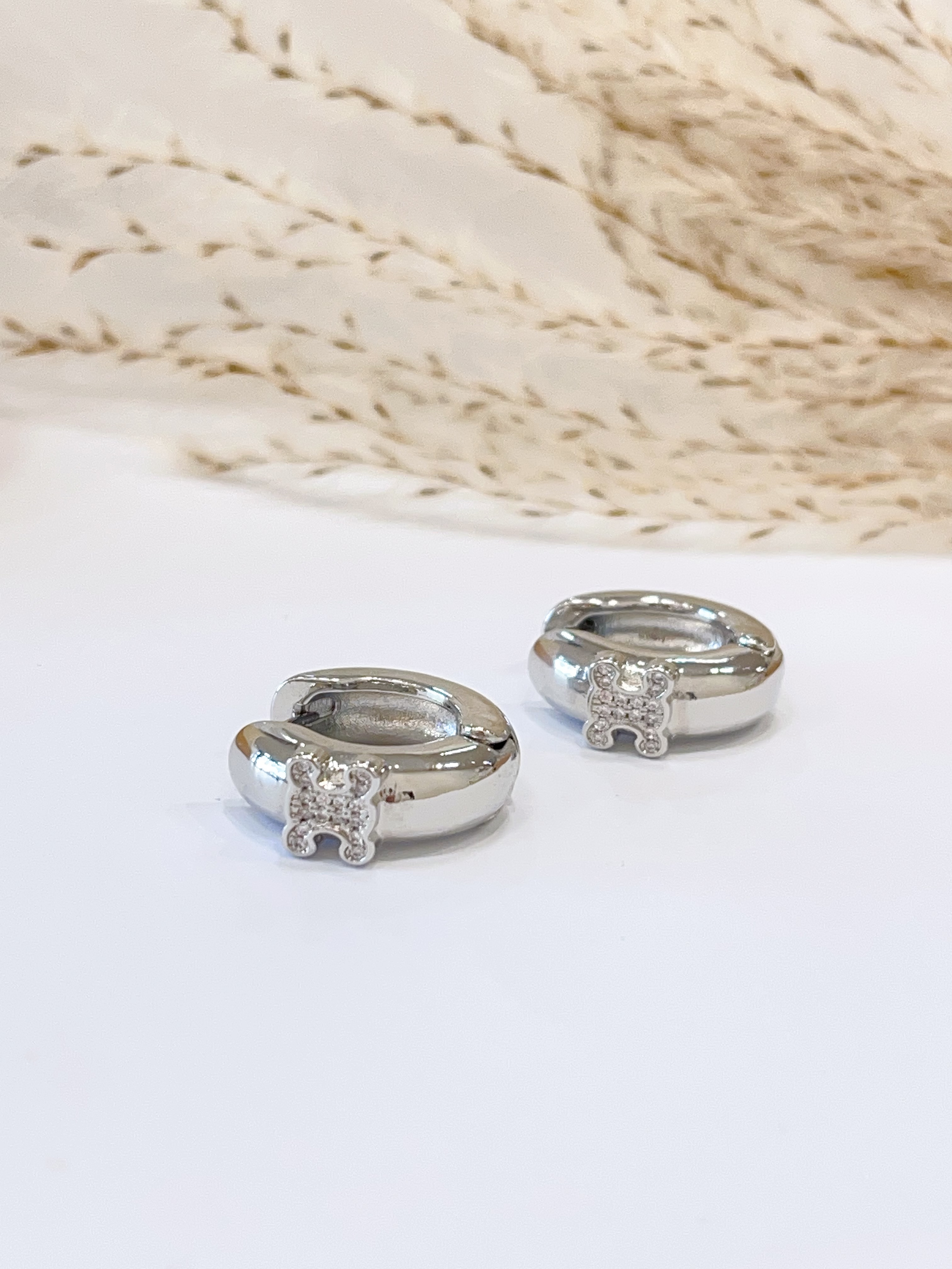 百搭冷淡风锆石H字母耳环