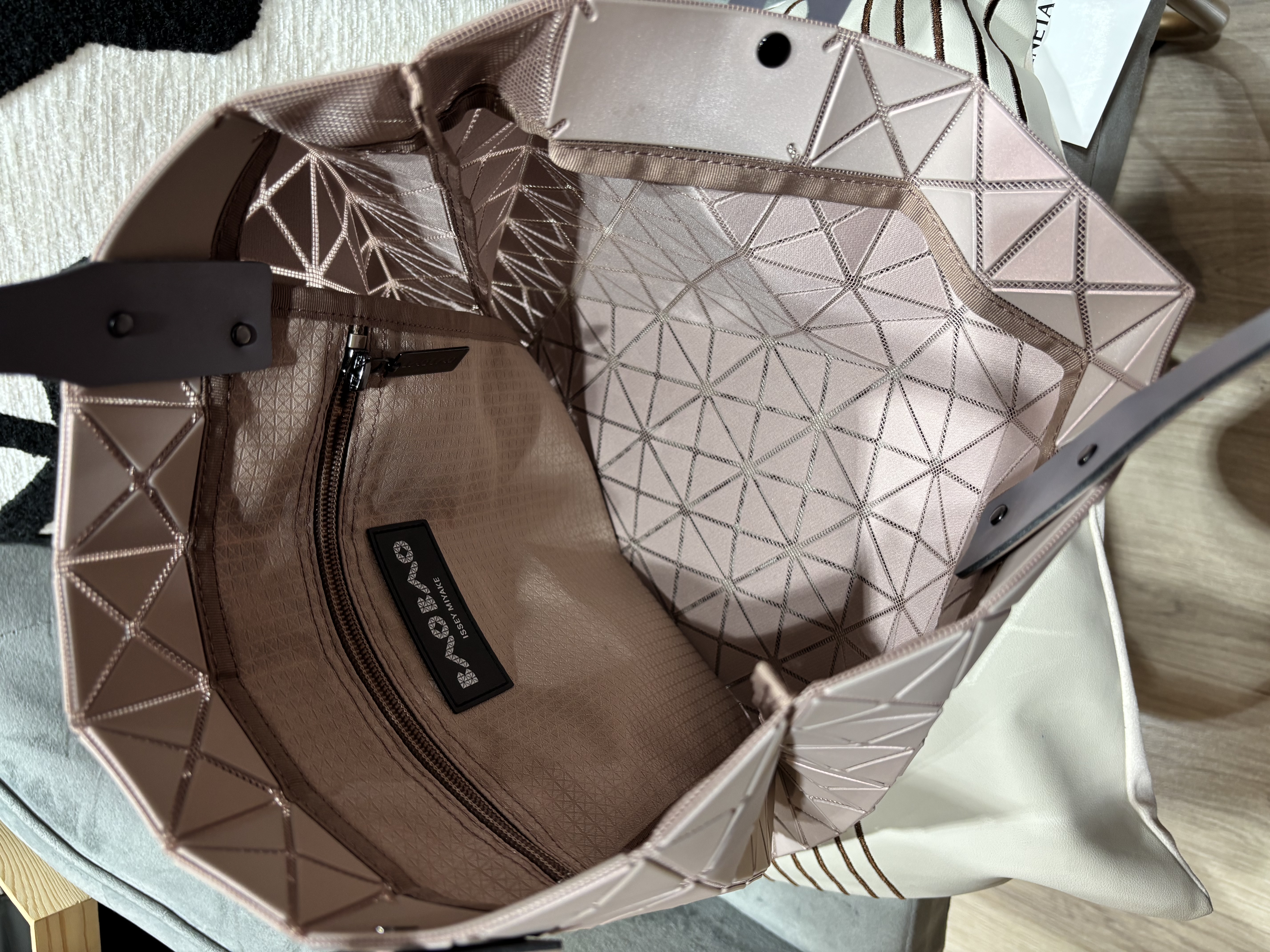 Issey Miyake Bao Bao Tote Bag 100%Authentic, 98%New ✅Dust bag