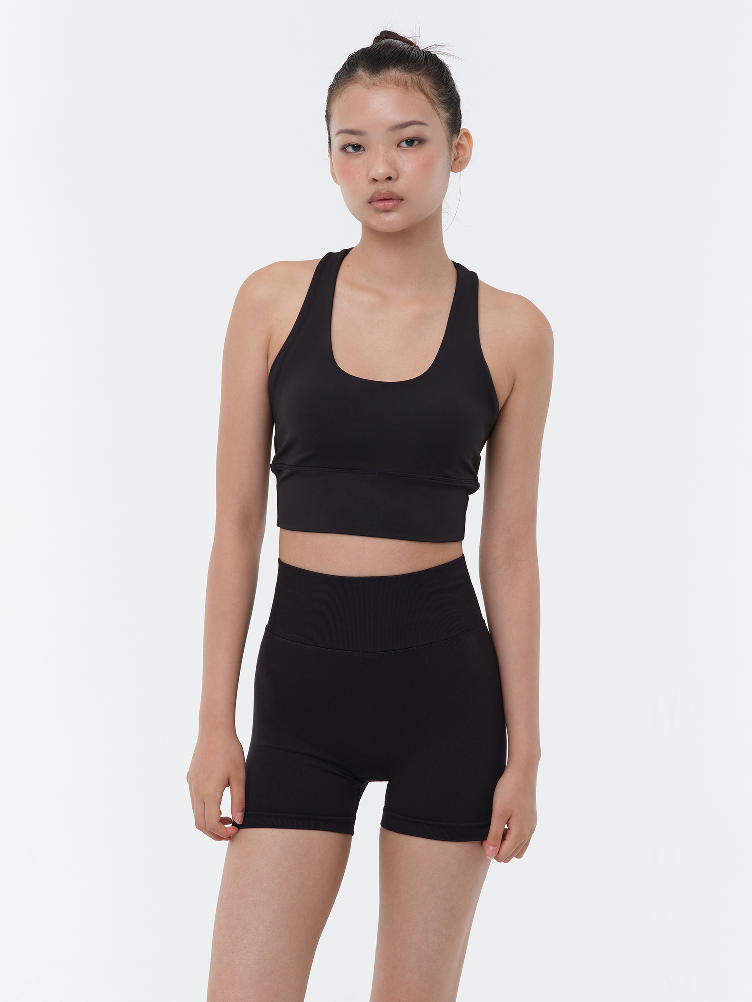 【美感靚背Bra Top】預購_Back Twist Built-in Cup Bra Top by Conch