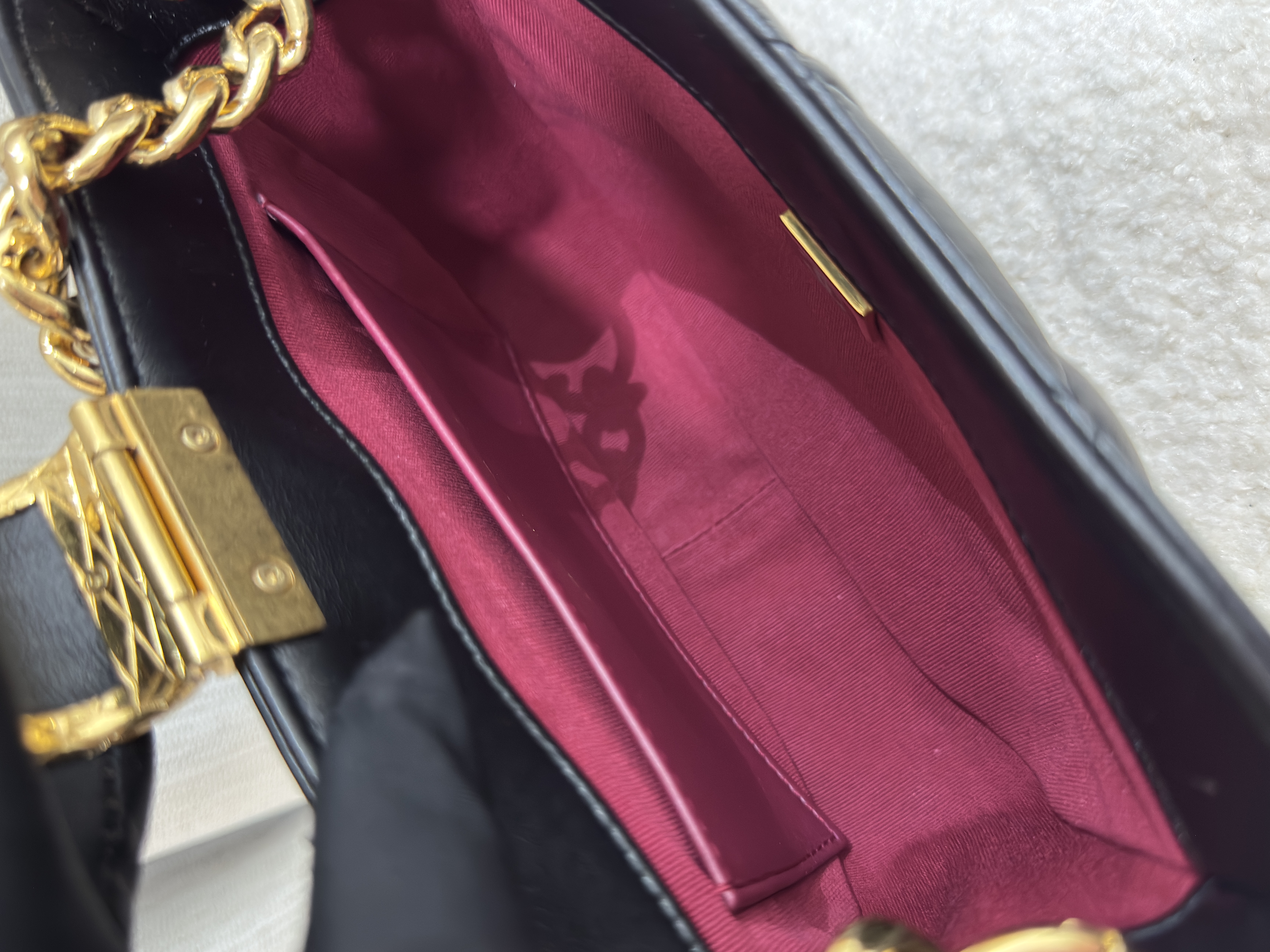 Pre-Owned CHANEL 22B Small Hobo Bag / Product Code : 26021607