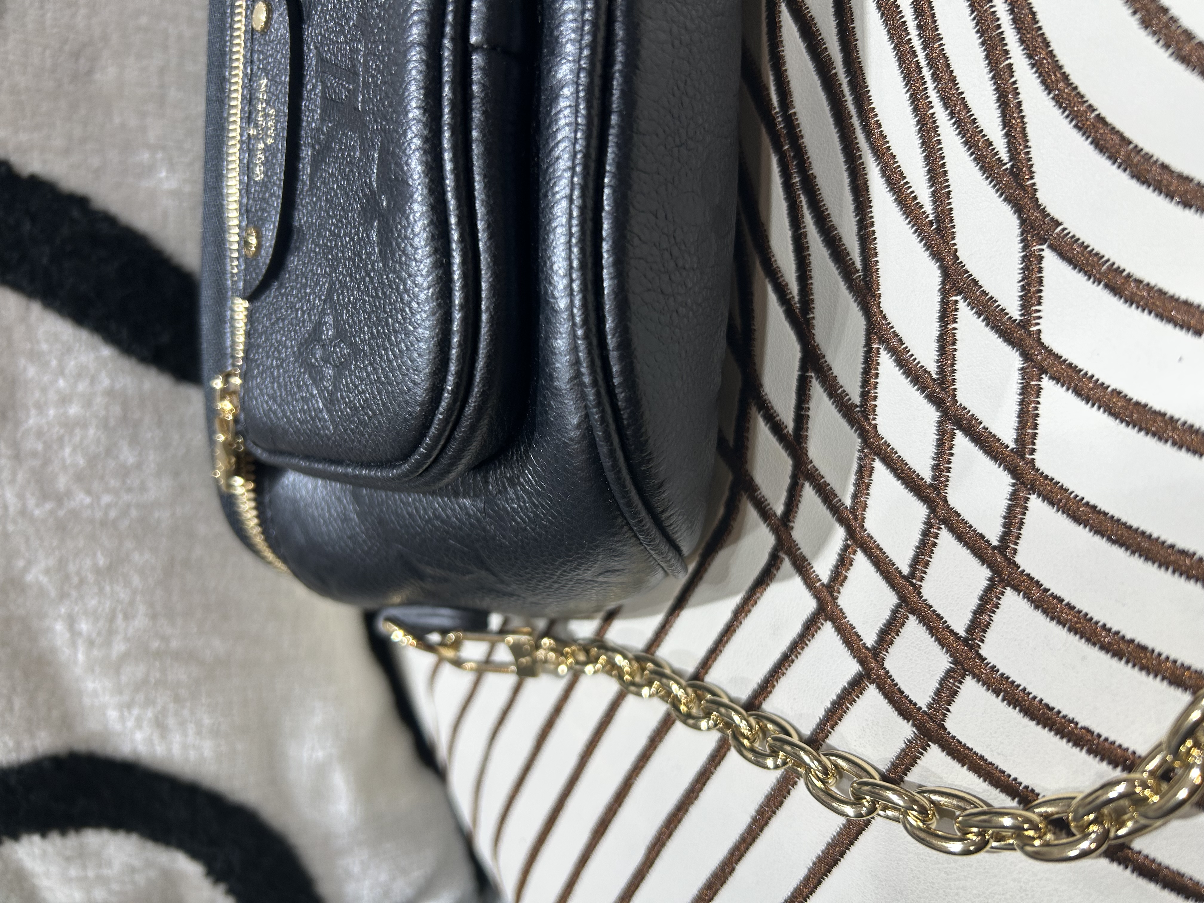 Lv Mini Bumbag Shoulder Bag 黑色M46917 Black Calfskin Monogram Empreinte 100%Authentic 99%new✅ dust bag  