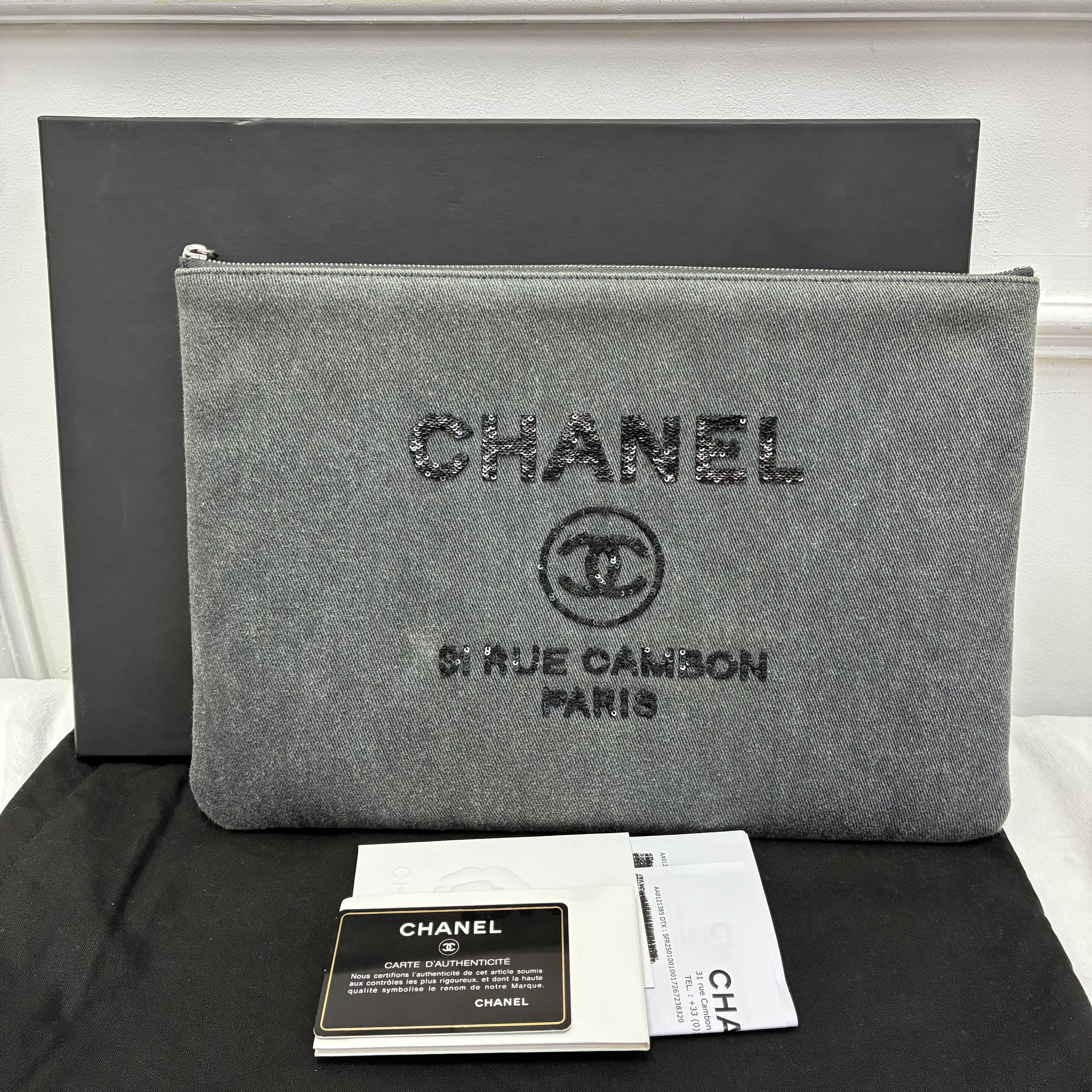 Chanel珠片手拿包