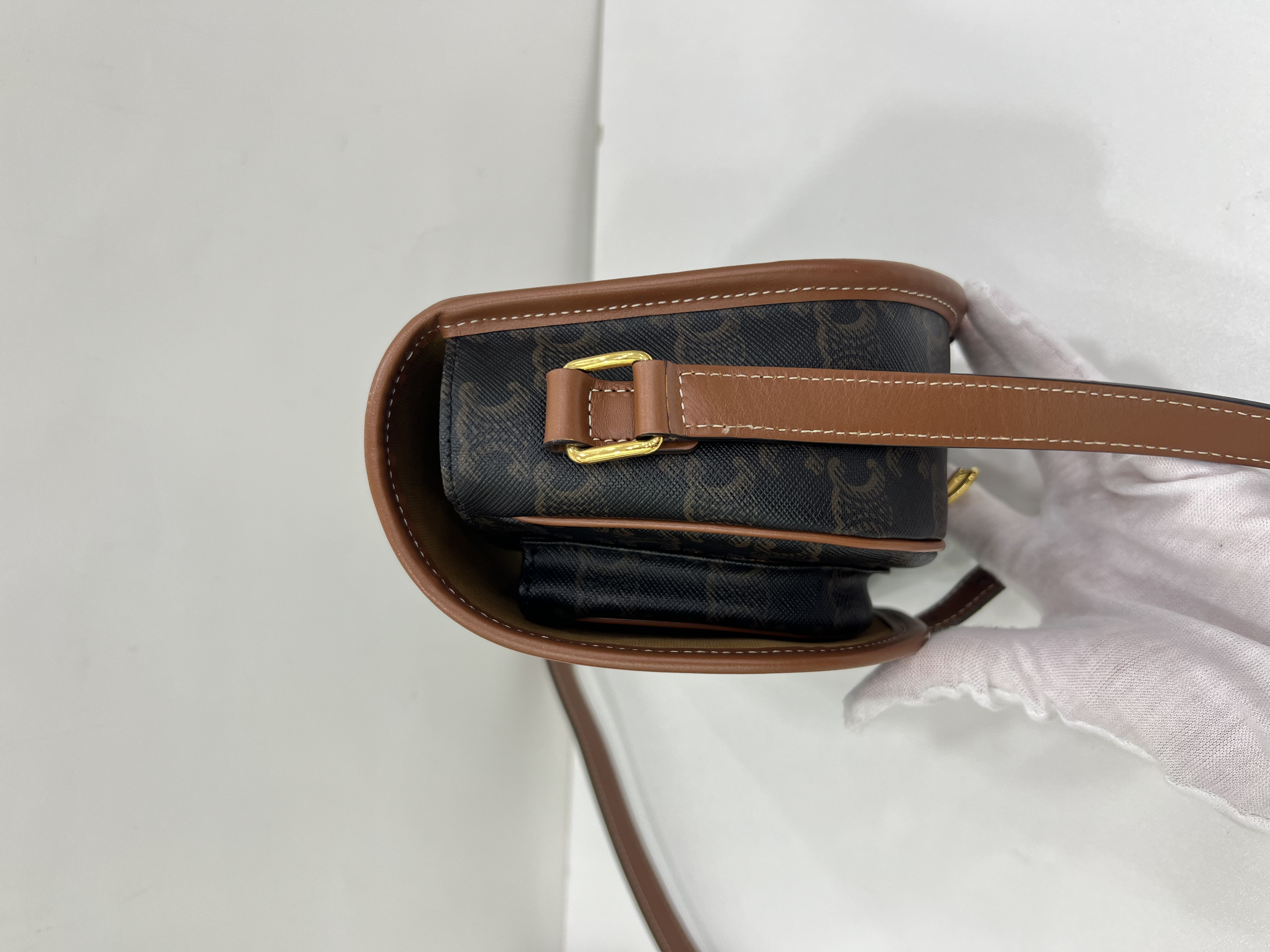 直播貨品 |  [1個-$100 2個-$300］E20