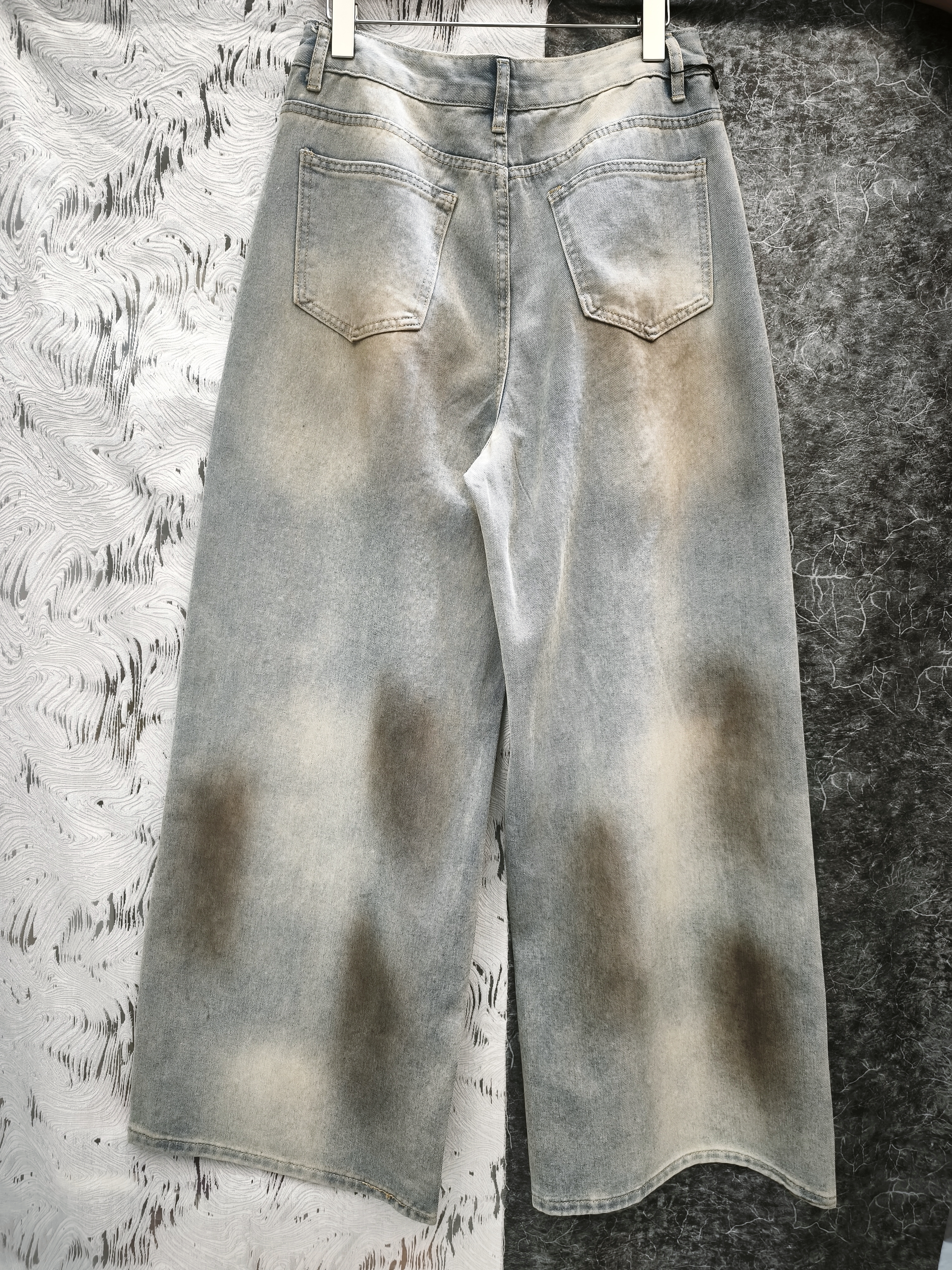 做舊閃石闊腳牛