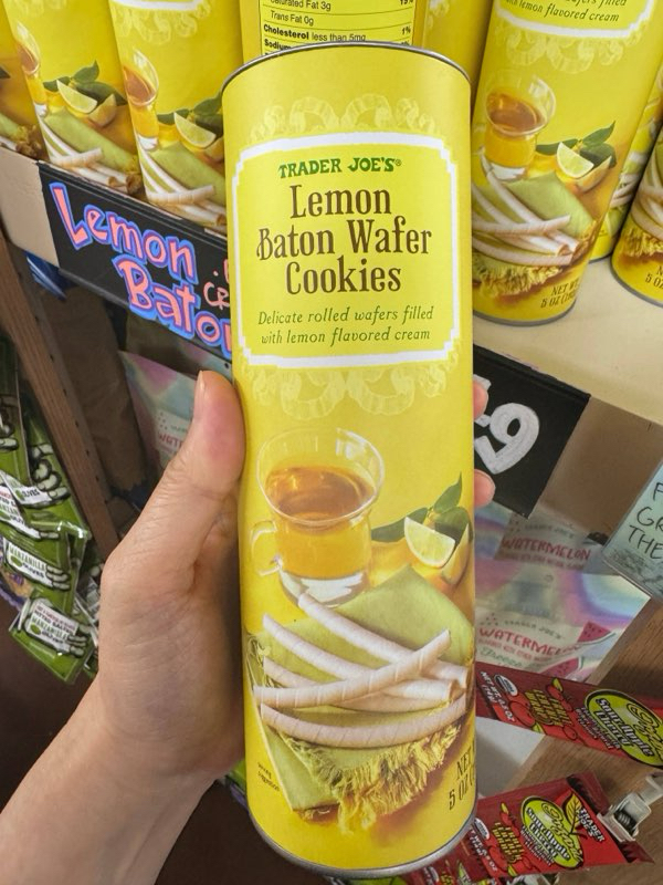 🇺🇸 Trader Joe’s Limited Edition Lemon Baton Wafer Cookies 檸檬忌廉威化卷 142g