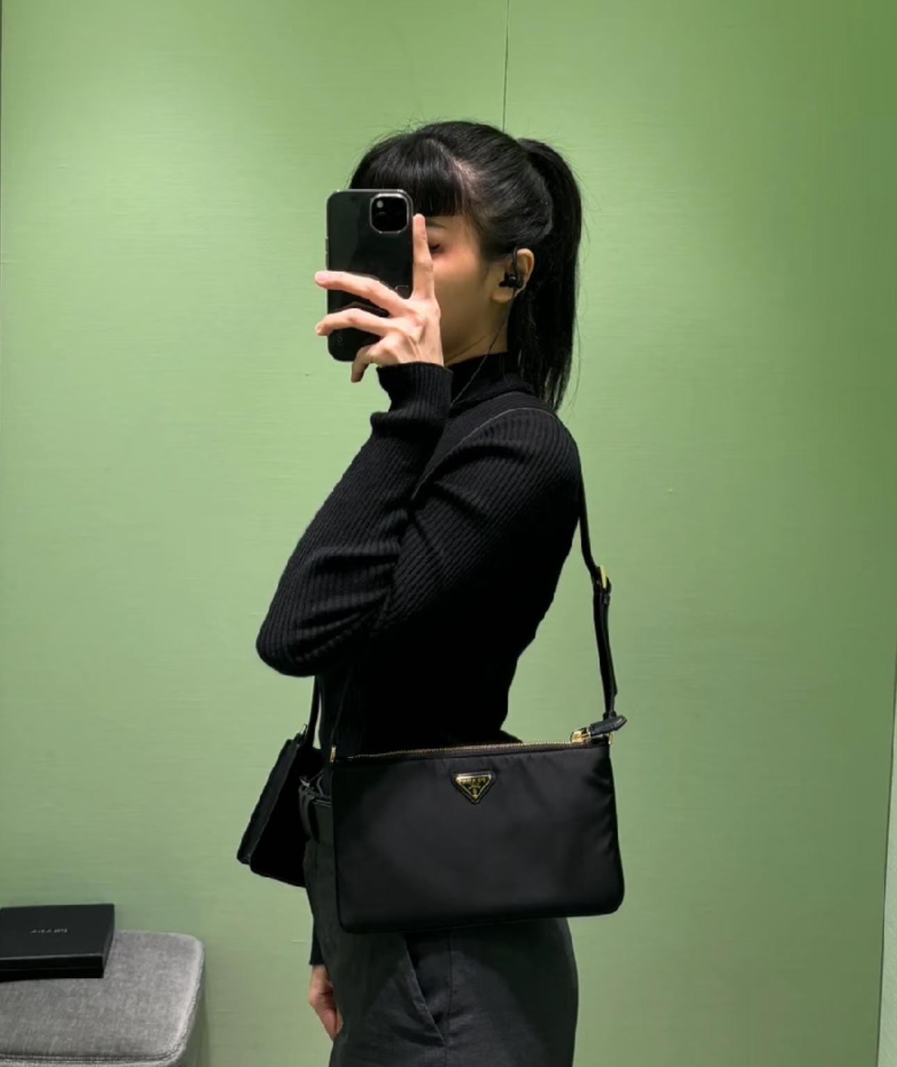 Prada 新款 Re-Nylon Pouch  Size 24.5x14.5cm