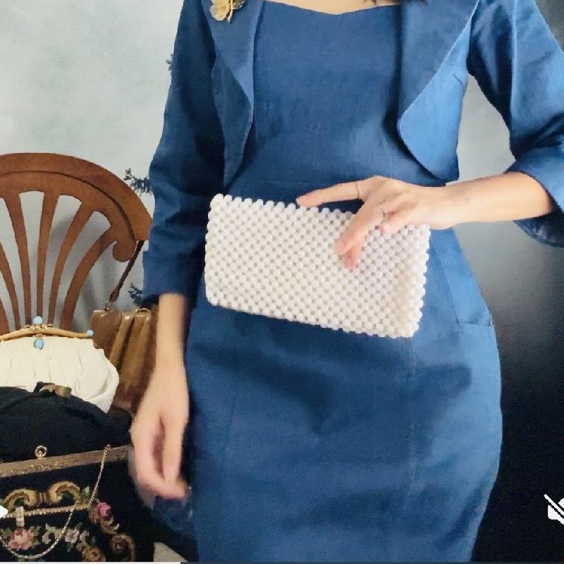 **1960s Likely Made in Hong Kong Envelop Beaded Clutch with Zipper (MT2515)