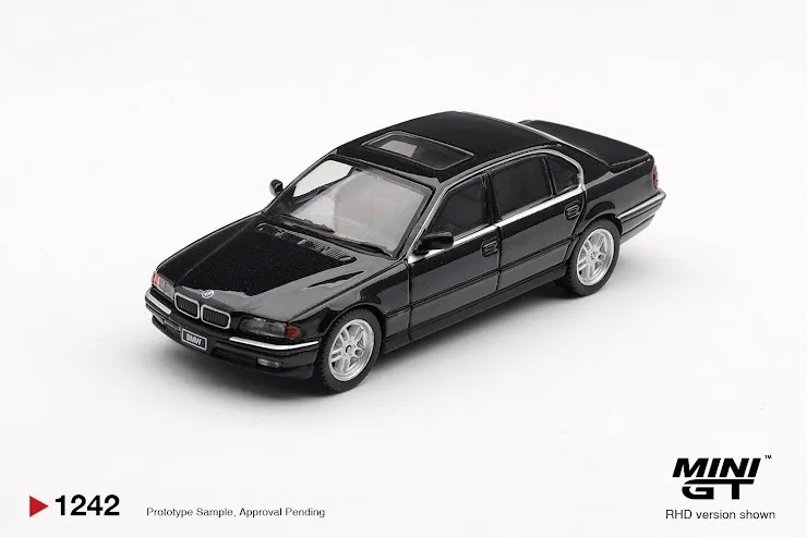 （預訂 Pre Order) Mini GT ( MGT01242-R ) BMW 750IL Black Sapphire