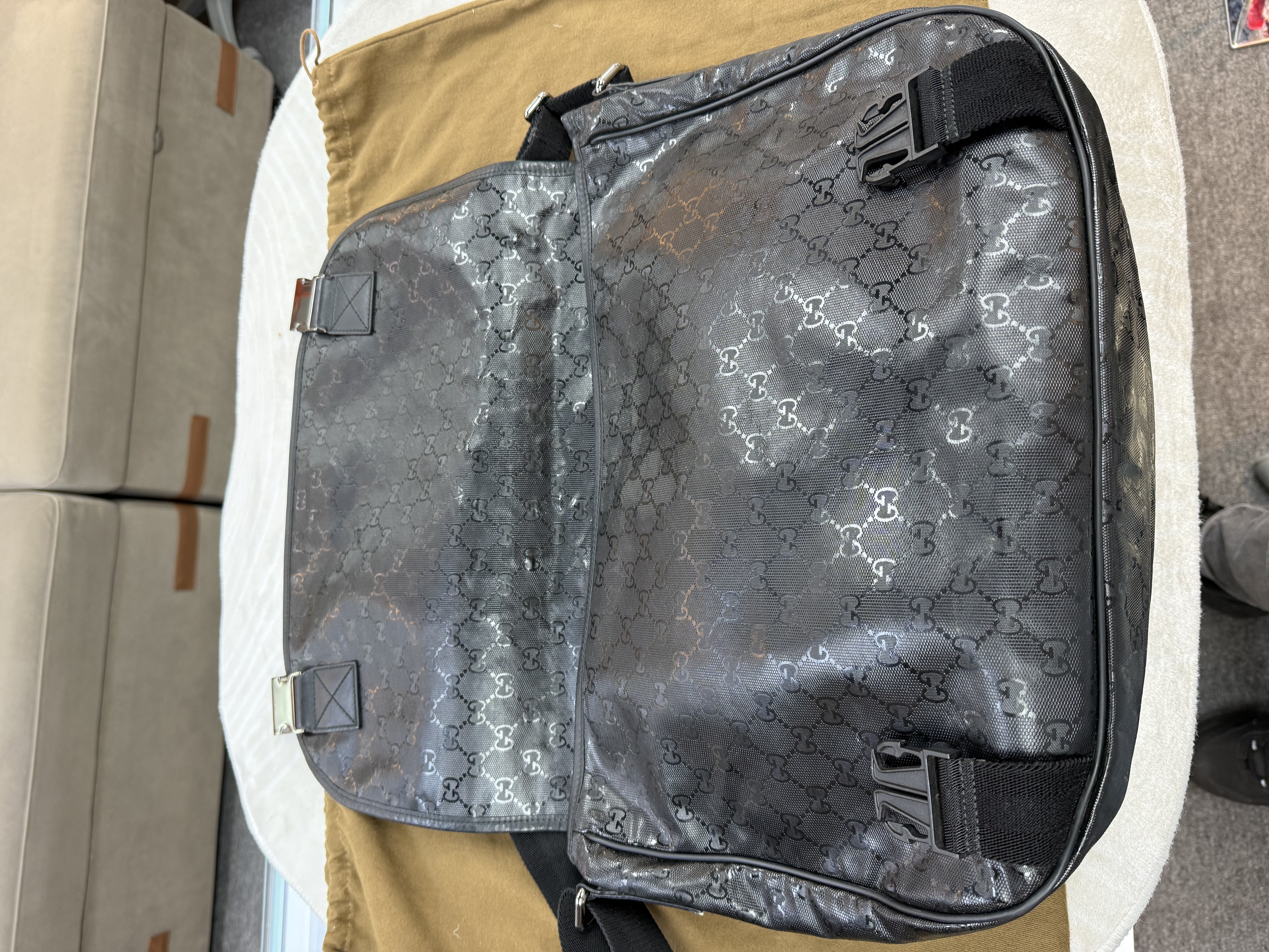 Gucci 古馳 水晶皮 滿印黑色郵差包*男女同款*