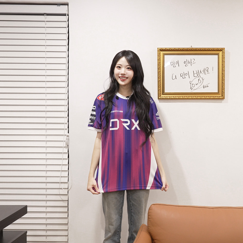 [QWER x DRX] 26 S1 AUTHENTIC JUMPER 3RD(PINK)