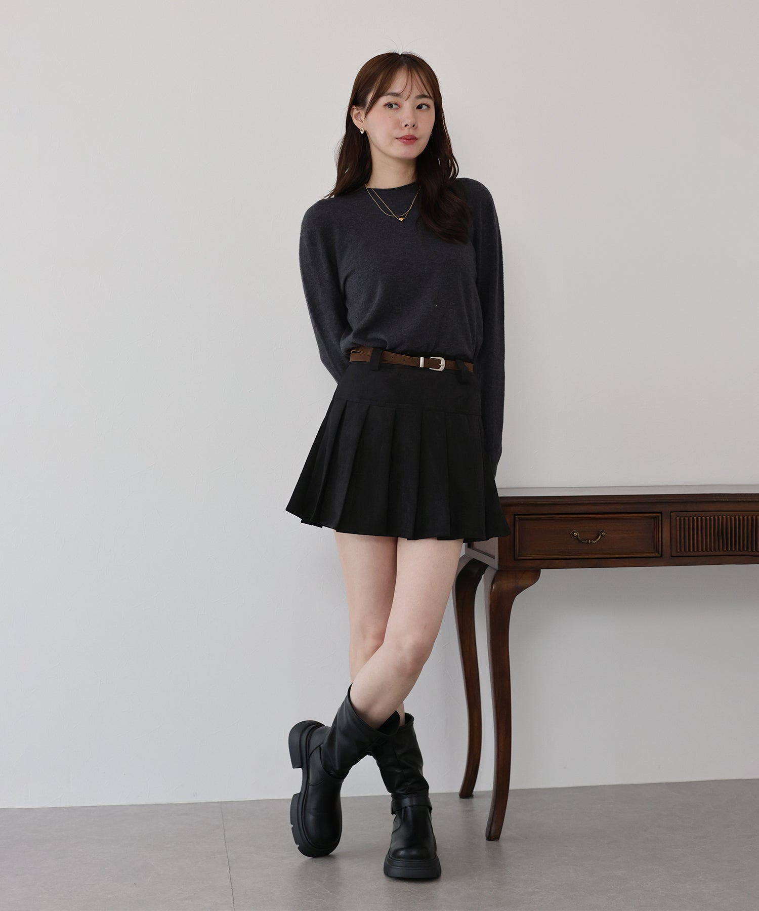 <限量現貨><JP> 麂皮質感褶皺短裙褲 (附 belt) * 2色入 