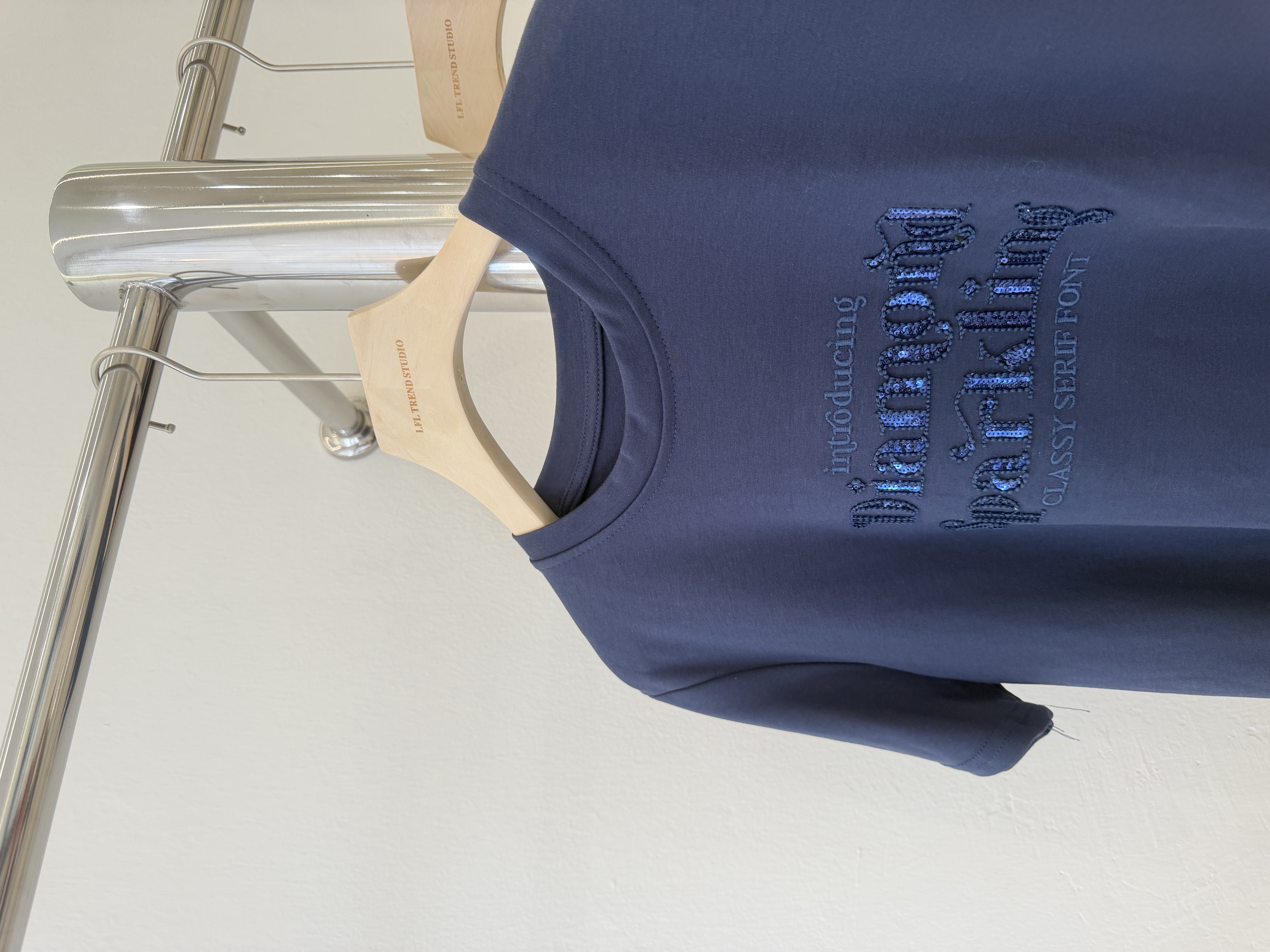 6721 韩系工艺刺绣亮片字母短袖