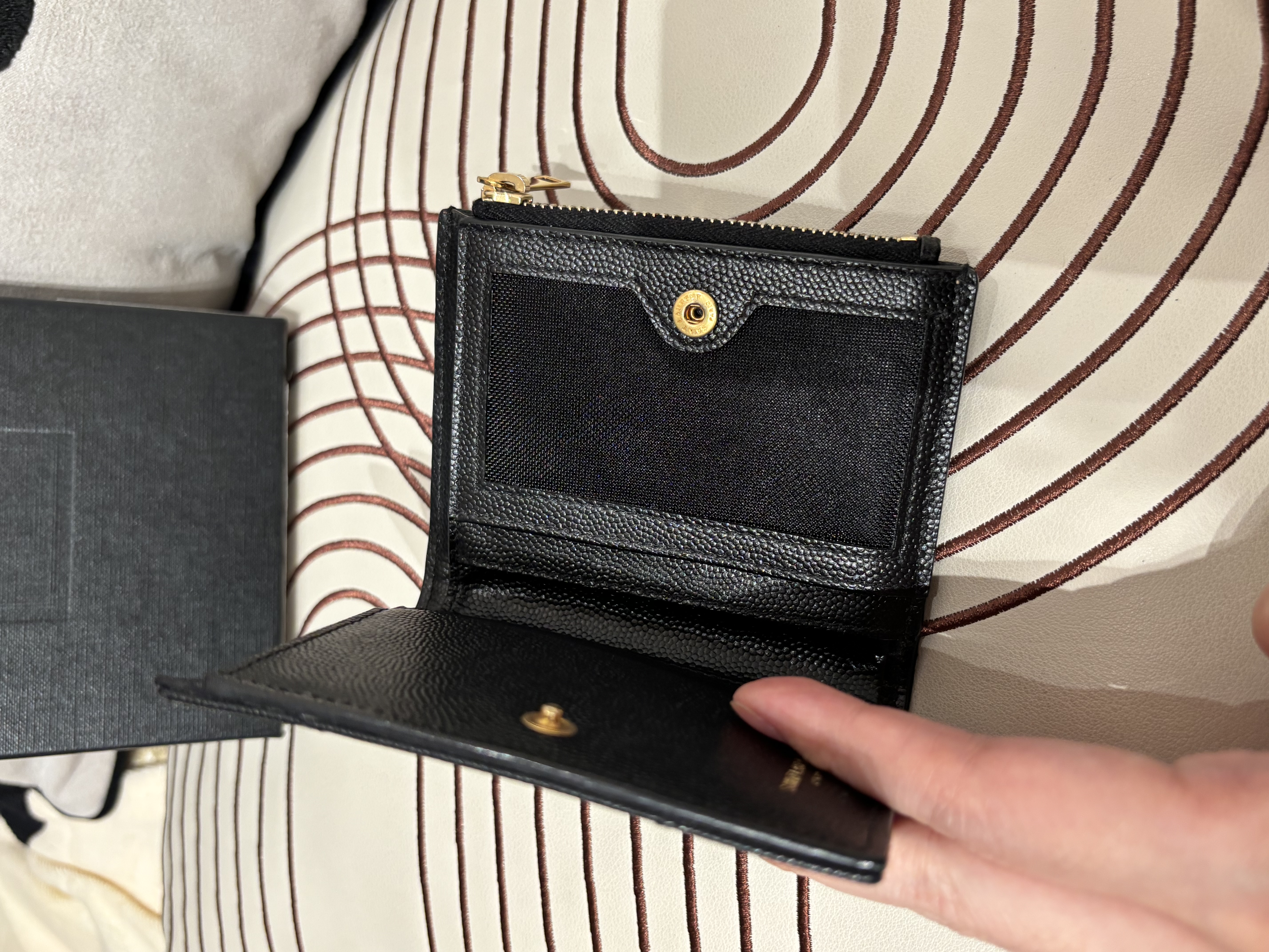 Ysl wallet 黑色魚子醬牛皮金扣 100%Authentic ,98%new✅收據副本✅盒
