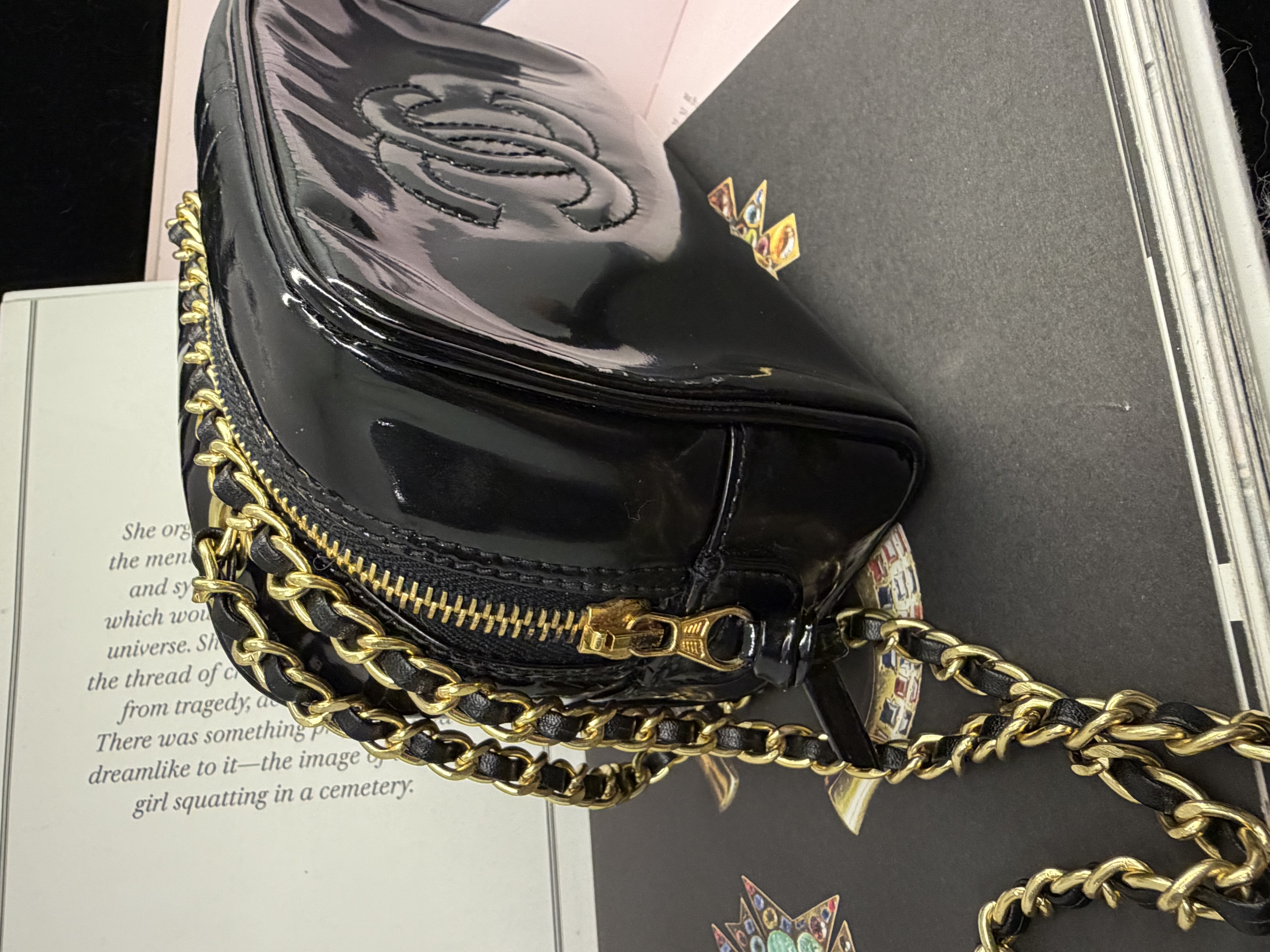 vintage chanel cc patent leather vanity bag