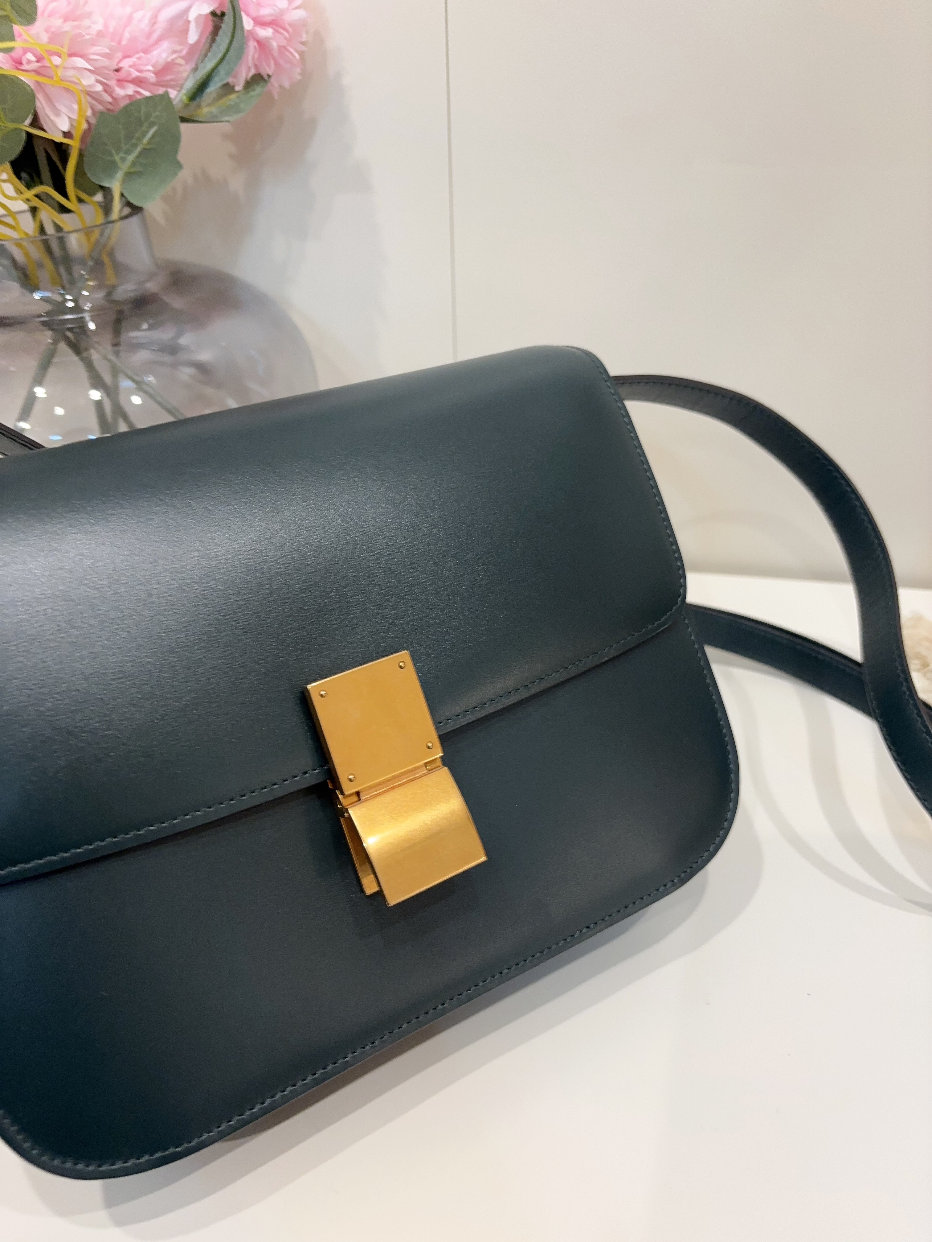 Celine classic box medium flap bag 100%Authentic 98%new✅tap booklet ✅dust bag 