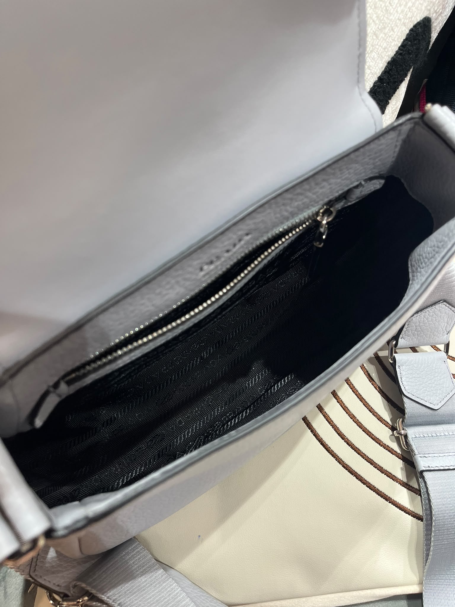 PRADA VITELLO POCKET SHOULDER BAG 1BD293 calfskin NFC 100%Authentic ,99%new ✅Coin bag✅dust bag