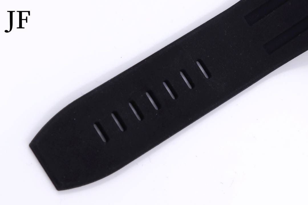 🚀品牌：AP大熊猫🚀 系列：俗称金大熊猫 机芯：3126计时自动机械 材质：316精钢表壳 陶瓷圈 直径：42mm 皮带：橡胶表带 表扣：原装针扣 玻璃：蓝宝石水晶玻璃