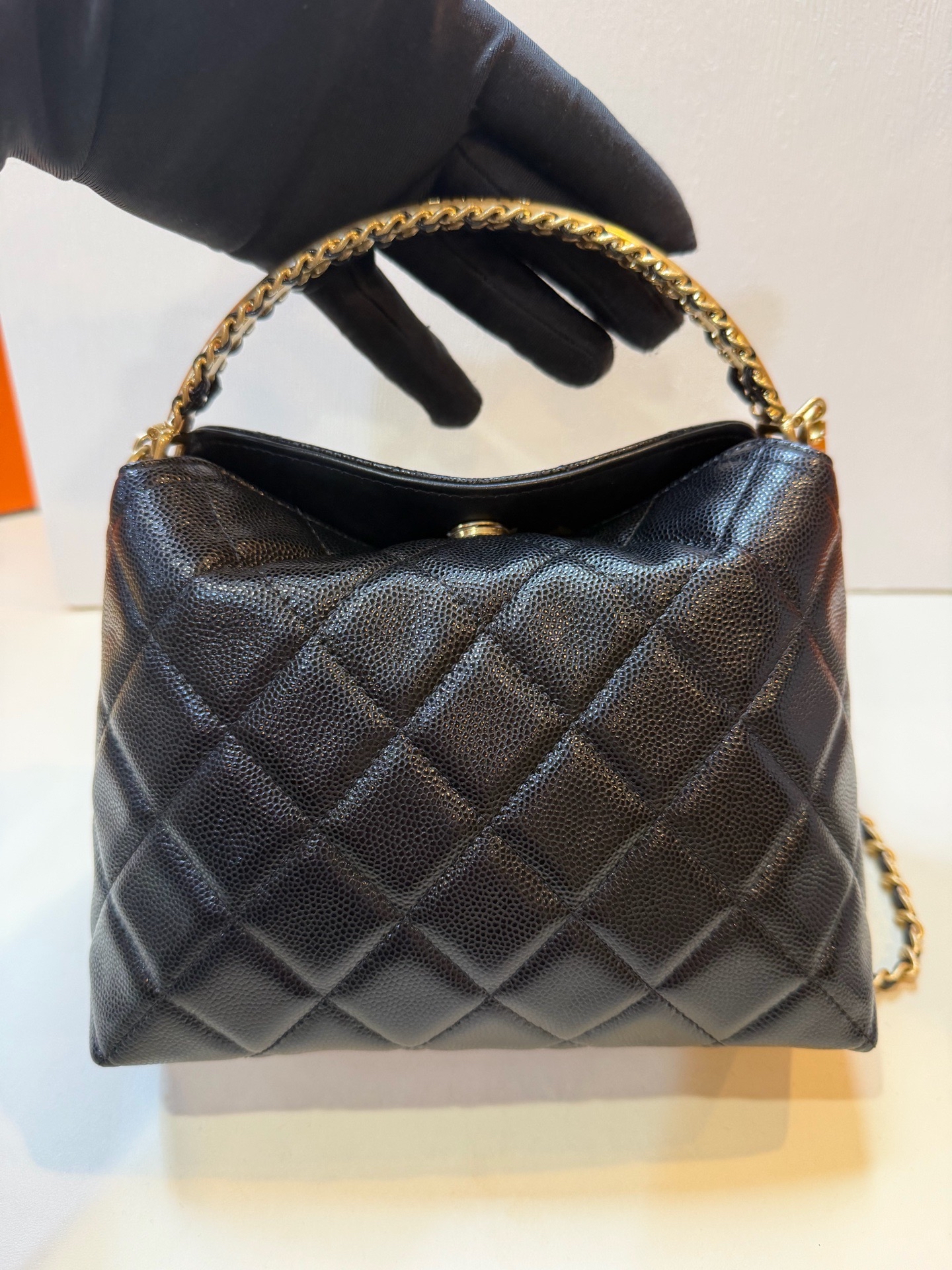 Pre-Owned CHANEL Hobo Handbag / Product Code: 26042529
