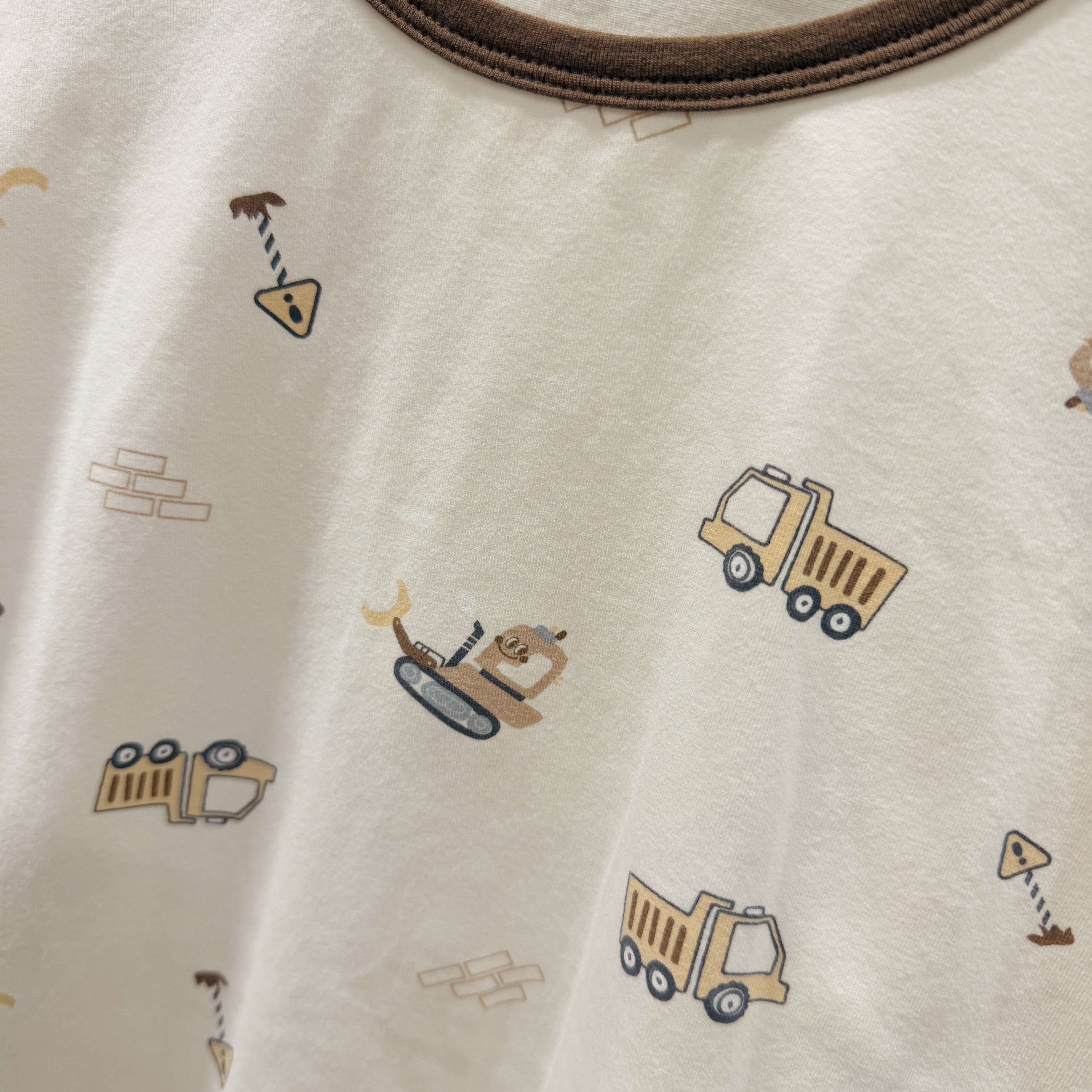 36133209 PJ Brown Truck