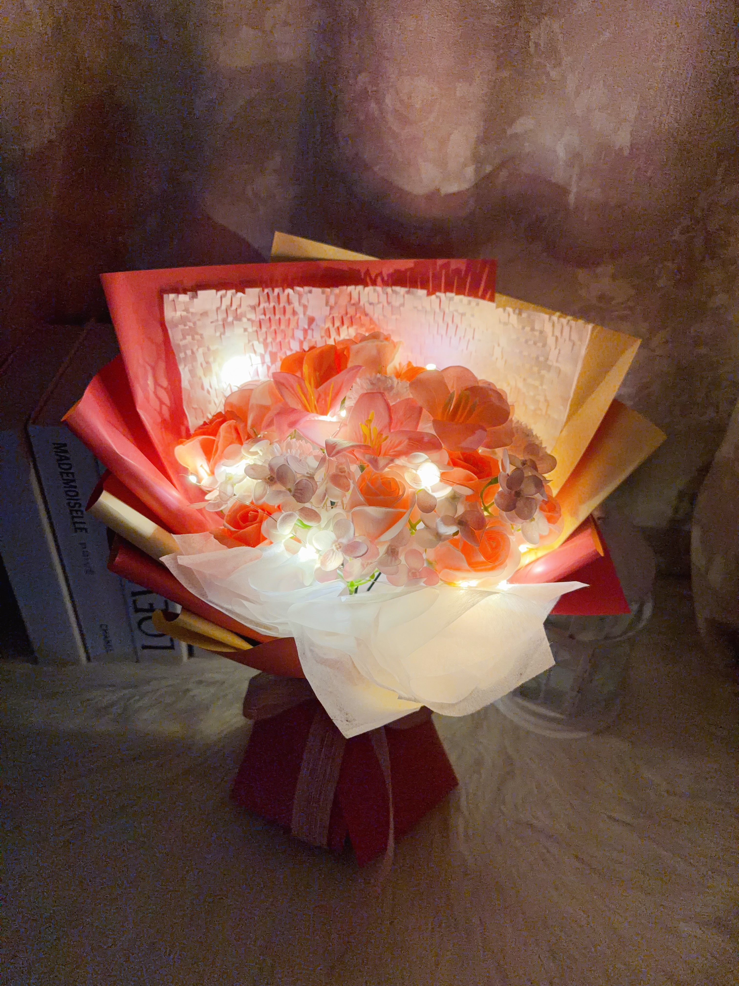 百合玫瑰番梘花花束