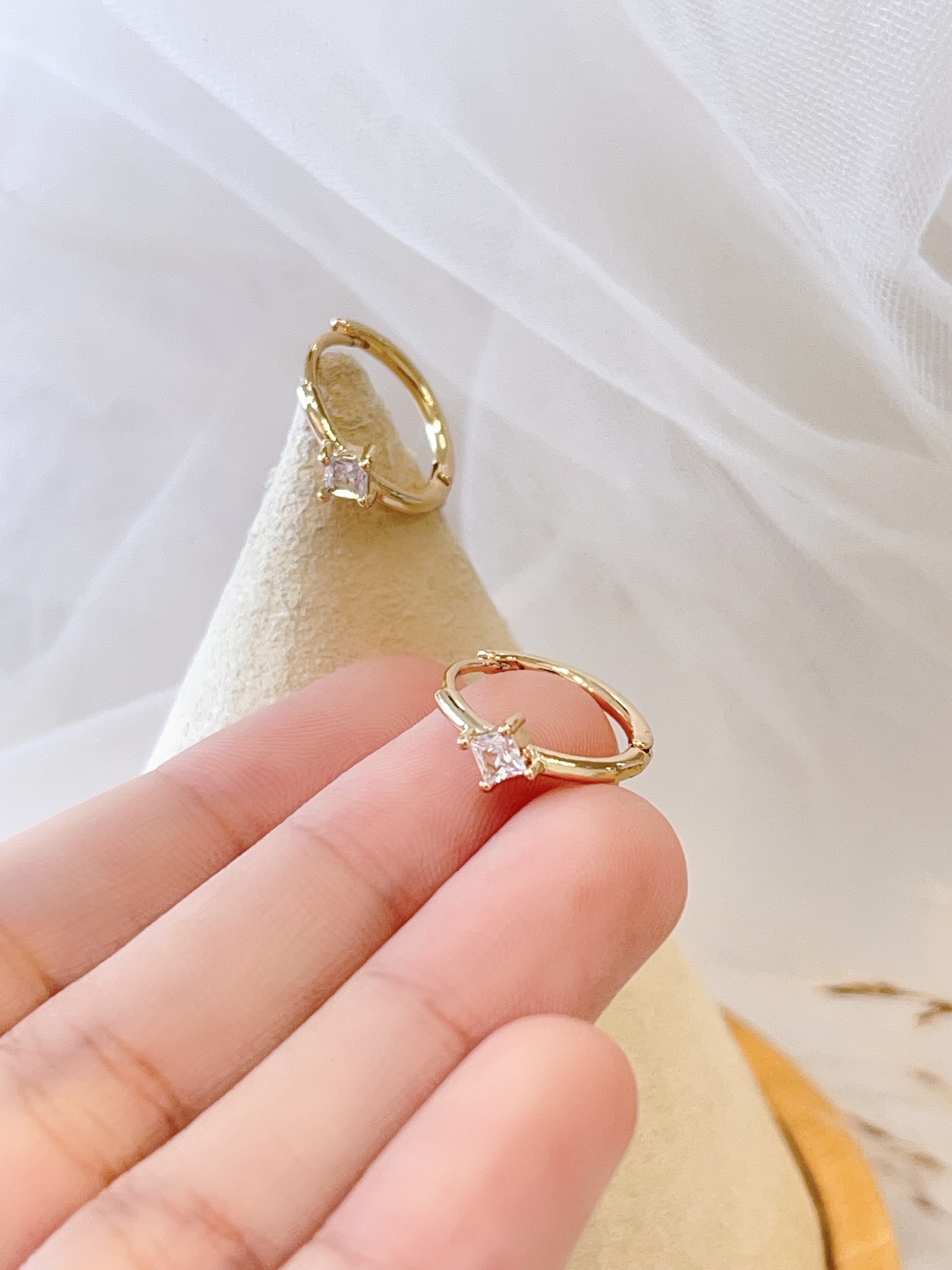 极简一颗钻石耳扣耳环