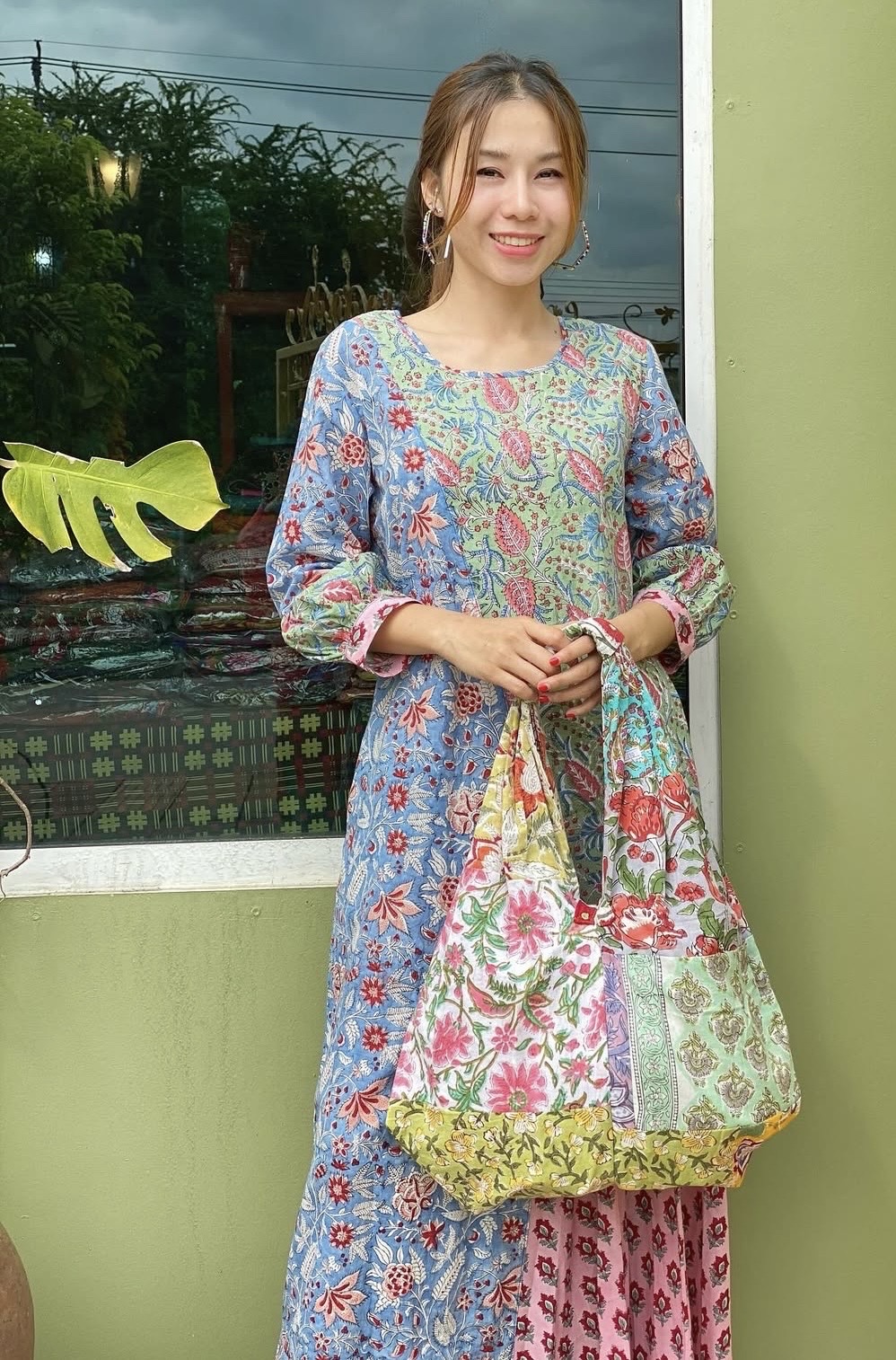 泰國名牌CHEVA - 粉色大圓領印花併布燈籠袖長版連身裙