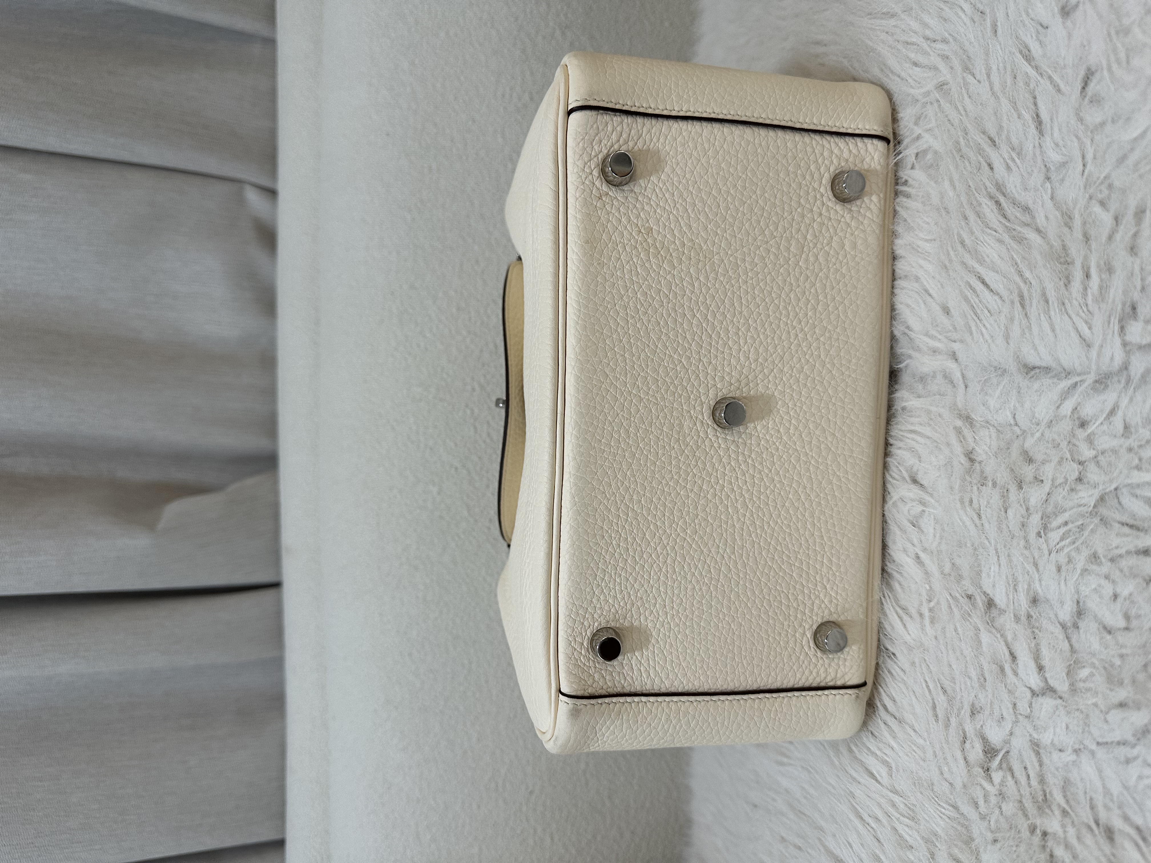 Pre-owned Hermes Lindy 26/ Stamp U/ Product Code: 26022118