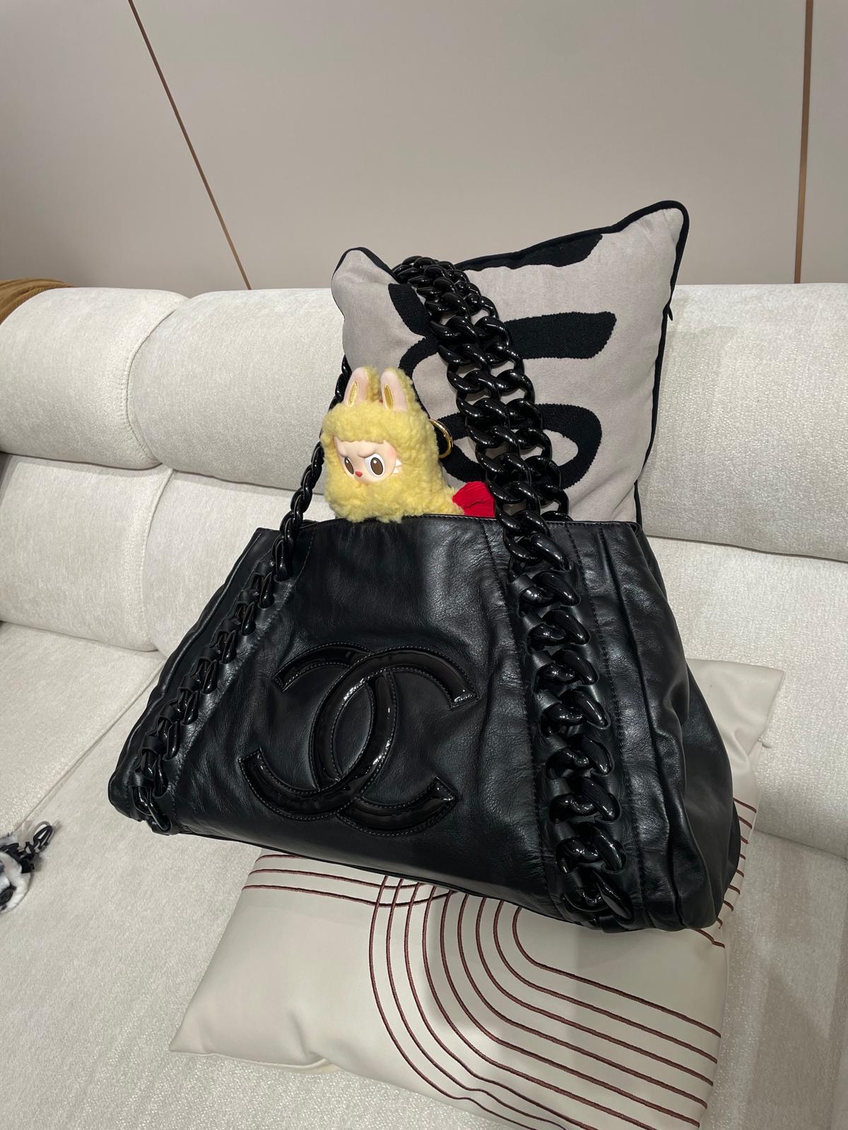 Chanel CC Logo Chain Shoulder Bag So Black 100%Authentic, 95%New ✅11貼✅Dust bag