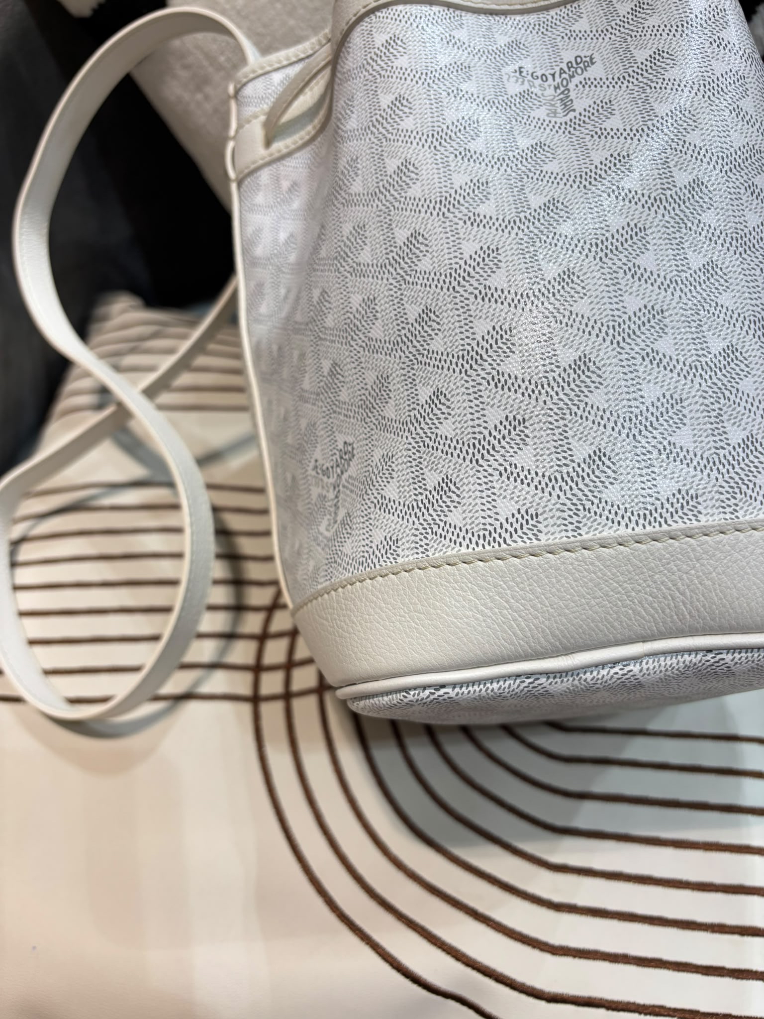 Goyard petit flot bucket bag 100%Authentic, 95%new 