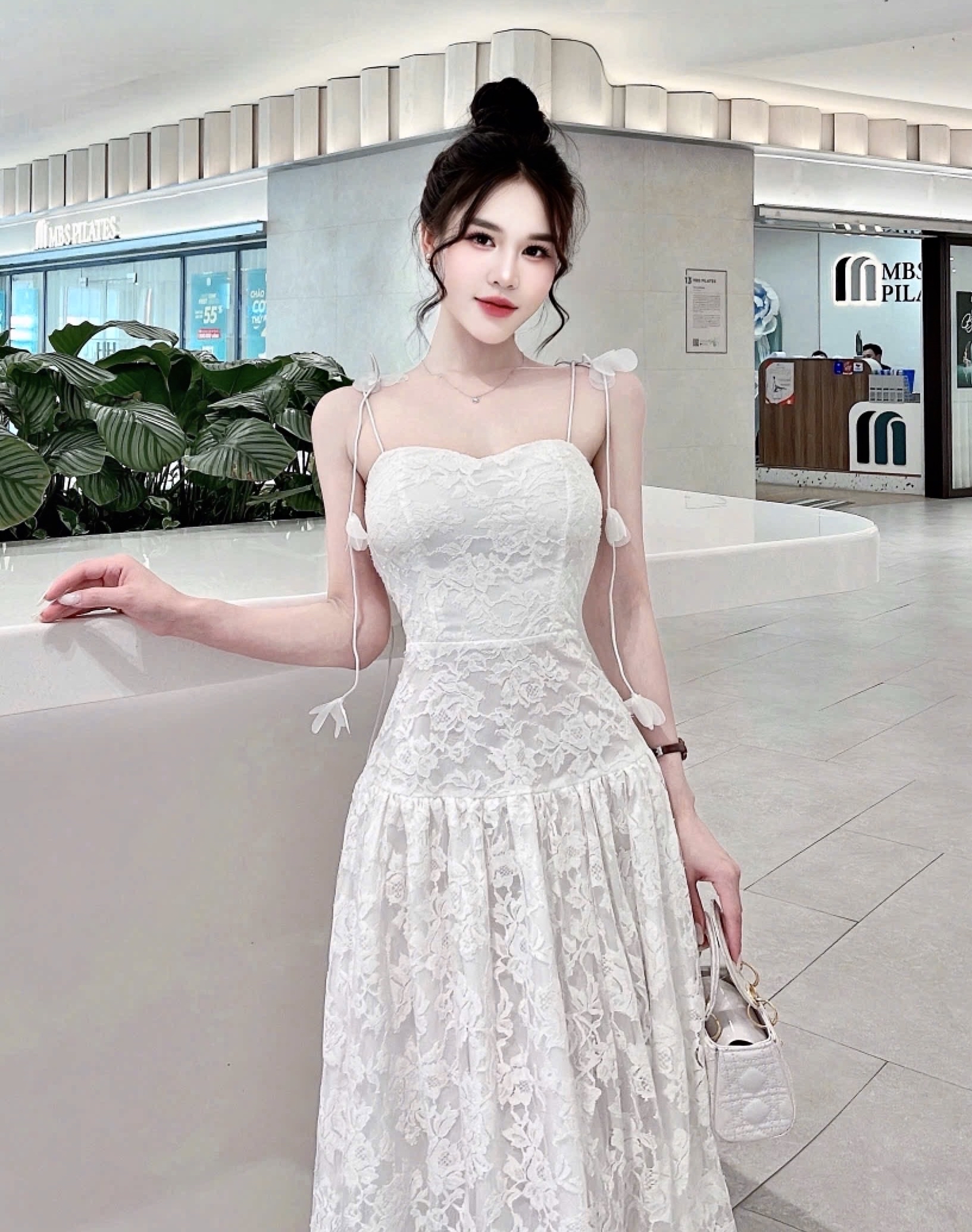 蕾絲中長連身裙