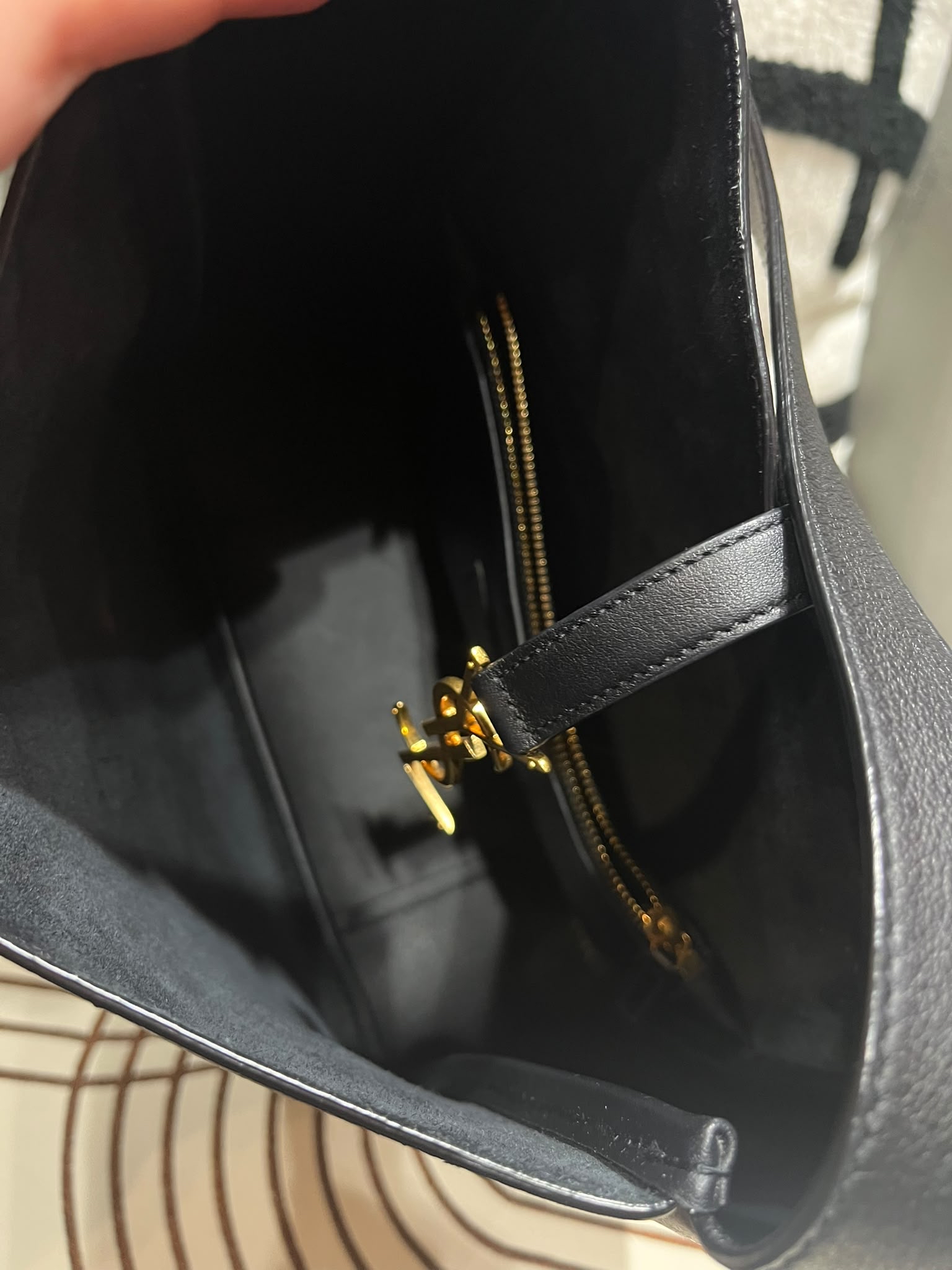 Saint Laurent Le 5 à 7 Supple Small Hobo 100%Authentic,98%New✅Dust bag 