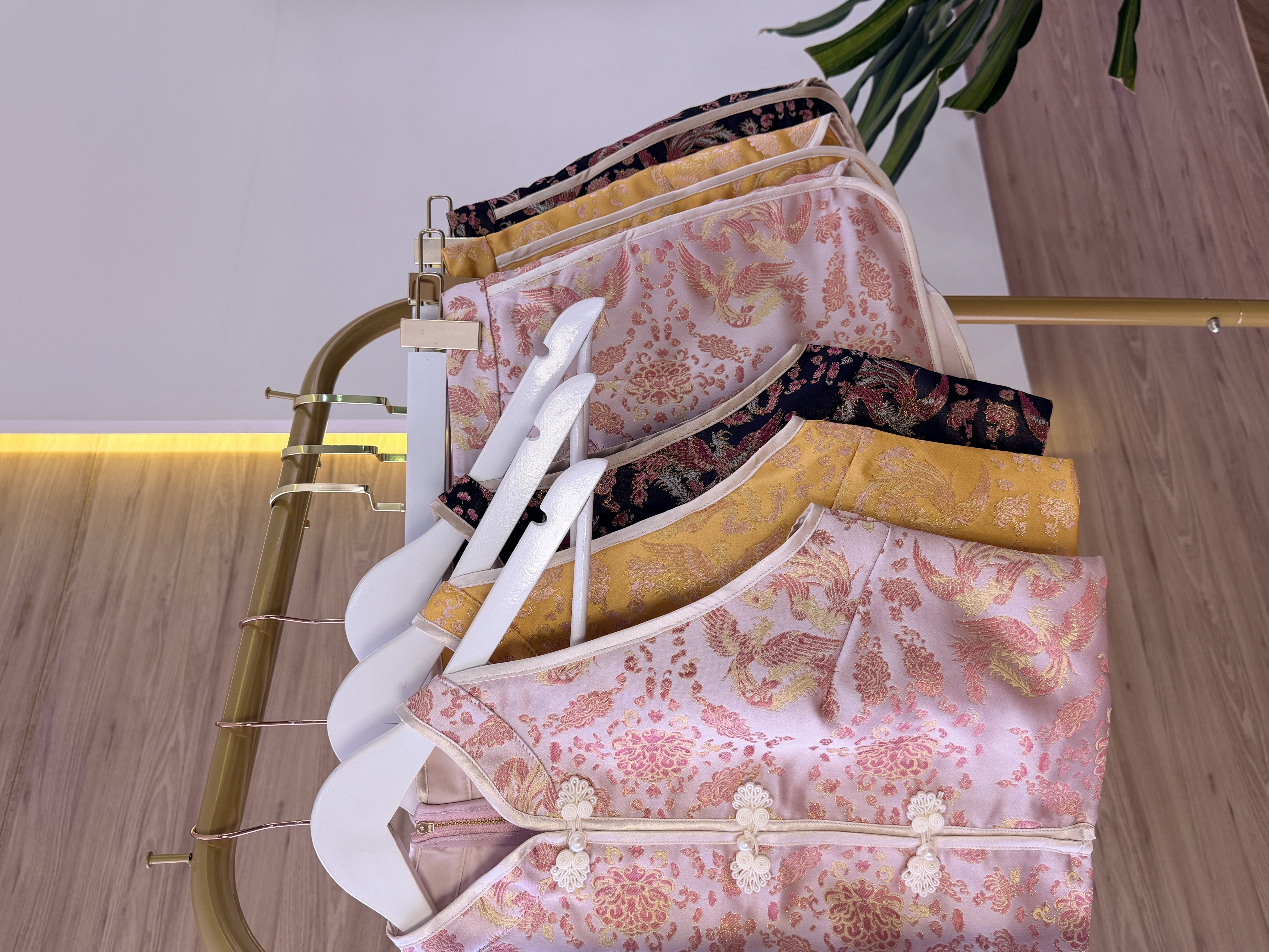 Lotus Brocade Set Wear