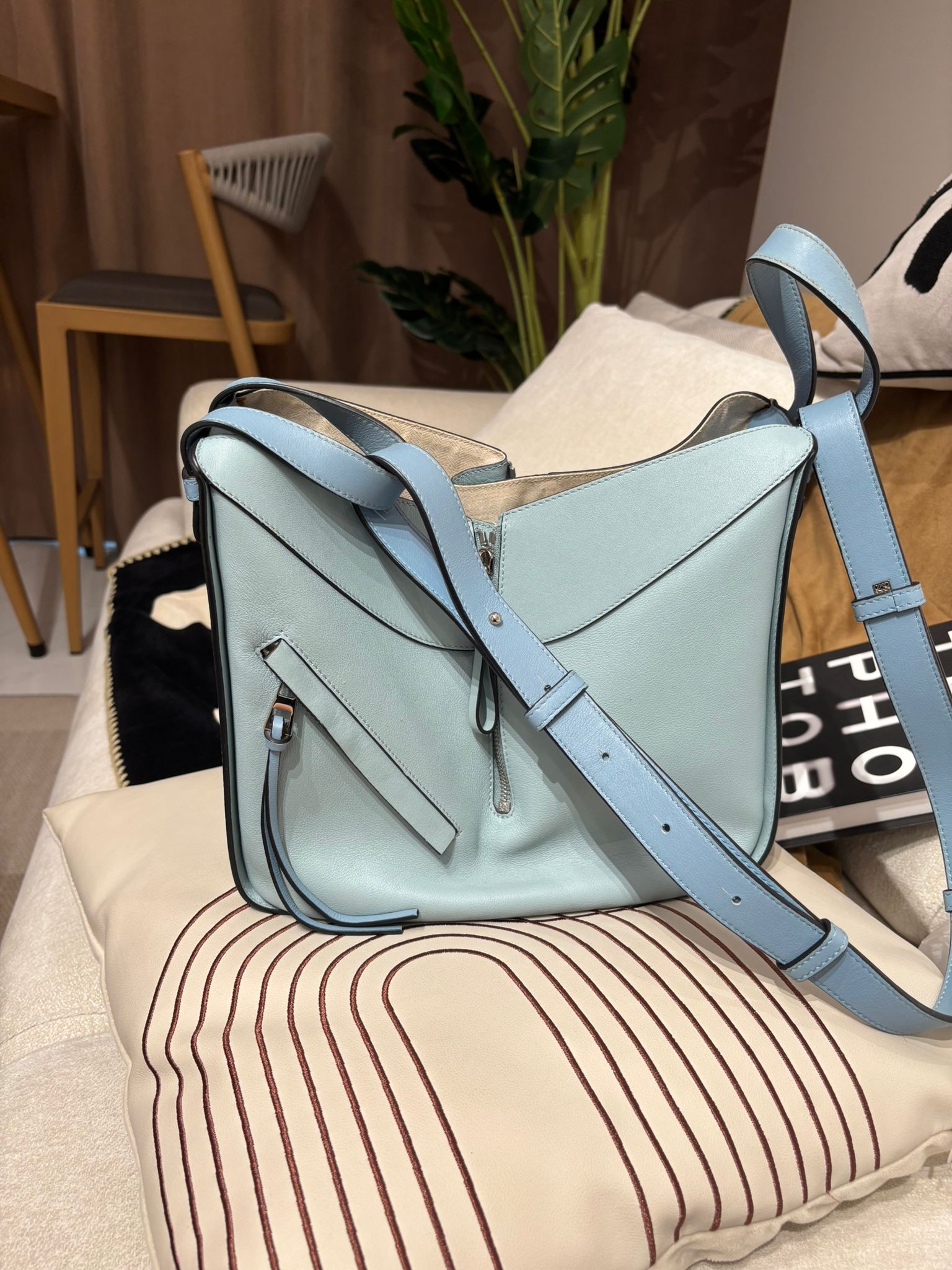 Loewe hammock medium 100%Authentic ,98%new✅dust bag 