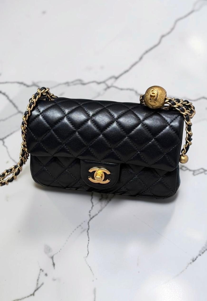 全新Chanel Mini flap bag with pearl crush 金球cf20 AS1787 ,100%Authentic ,100%new 全新未使用品 ✅晶片✅dust bag✅盒