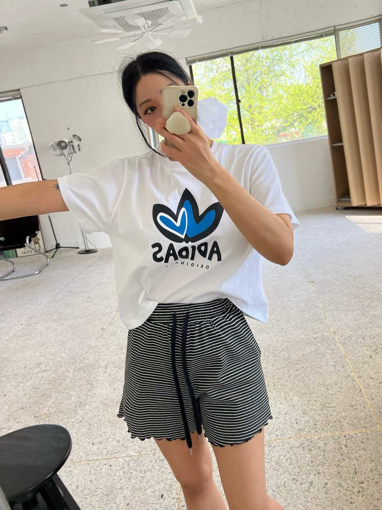 ＜限時預購＞變奏版三葉草 Tee  TW260307K01 《9/3截單，預計4月中旬到港》