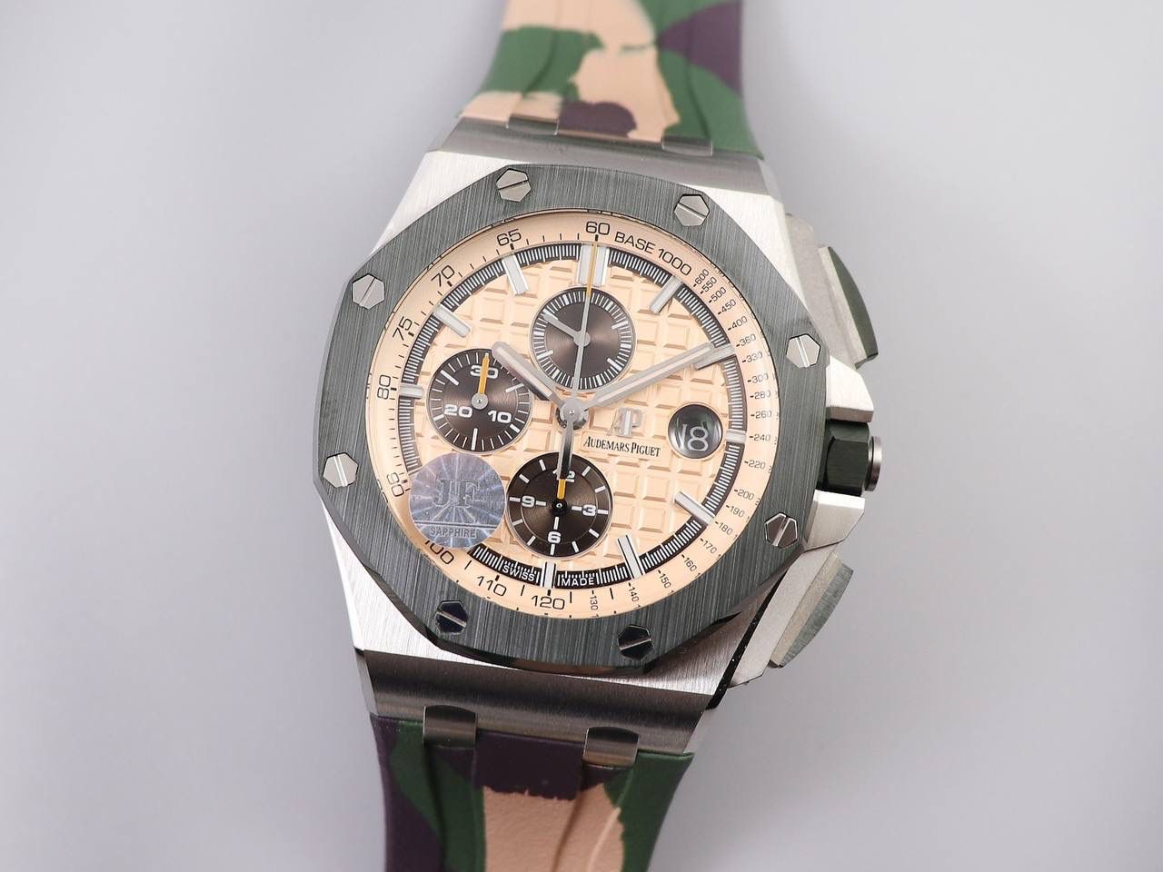 A P26400绿陶＂迷彩＂系列，直径44MM，钢壳绿色陶瓷圈绿色陶瓷按的把的！搭载订制版12H计时3126机芯，特制的顶级＂军绿迷彩＂橡胶带最强版＂26400＂系列🔥💯