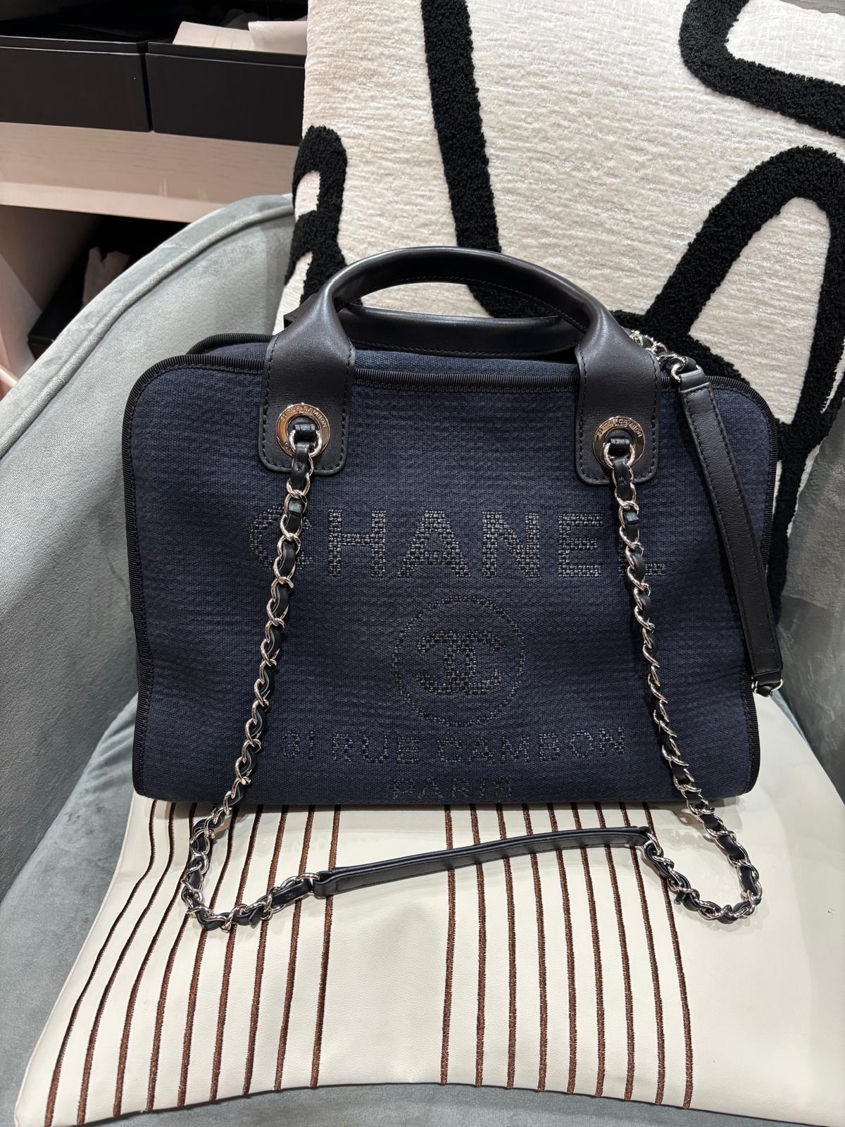 Chanel deauville Boston bag  Navy 100%Authentic,95%new  ✅晶片✅Dust bag 