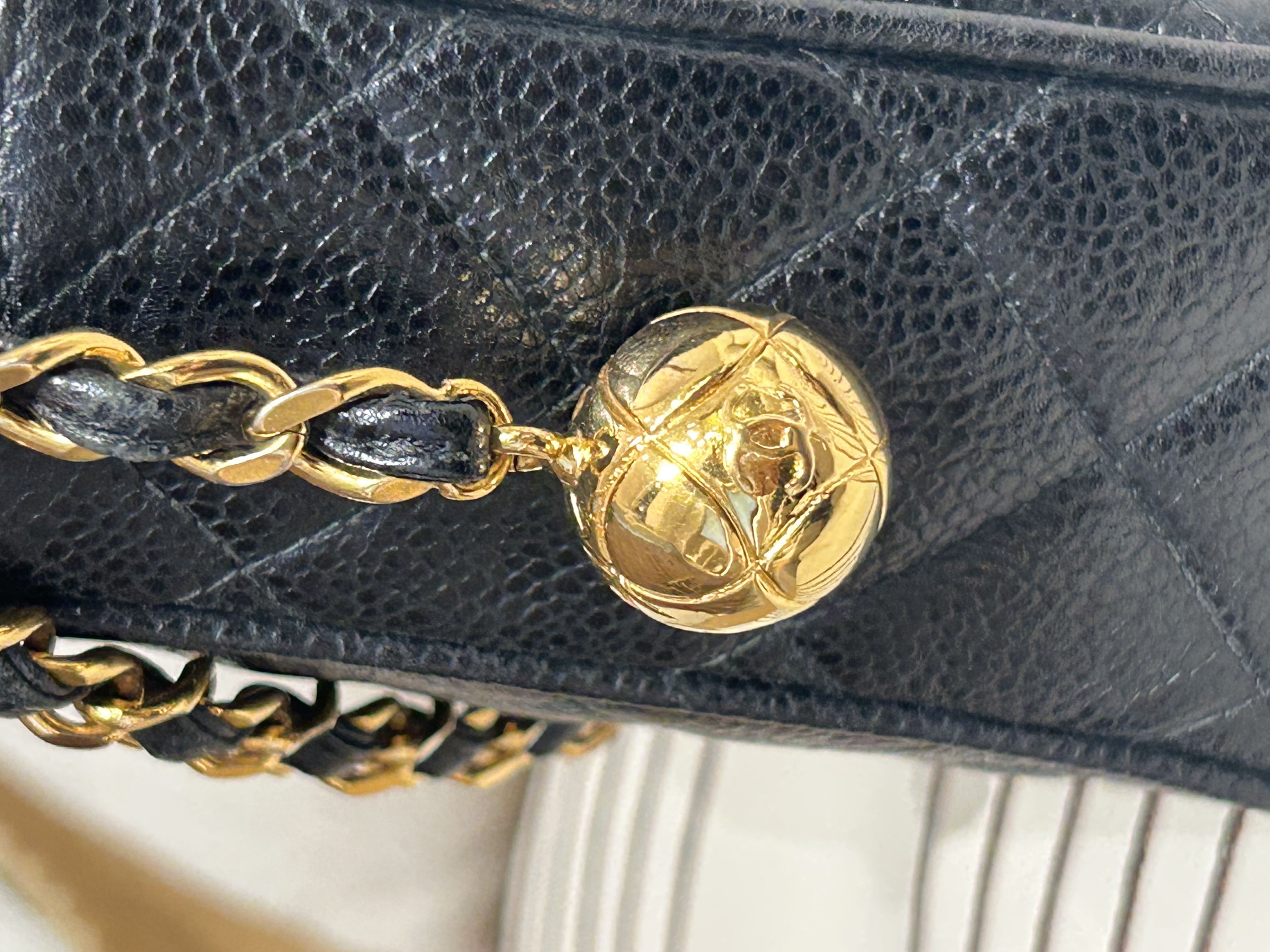 chanel vintage shoulder bag 黑色荔枝牛皮金球 100%Authentic, 90%new ✅dust bag ✅box