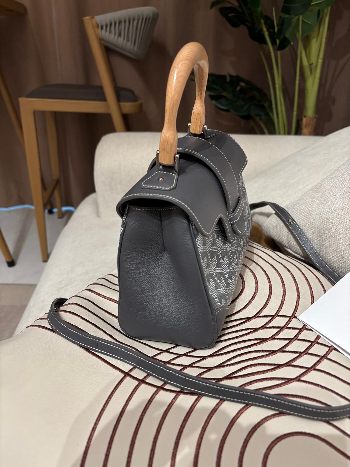 Goyard Saigon mini Grey 100%Authentic ,98%new ✅專門店收據✅strap✅dust bag