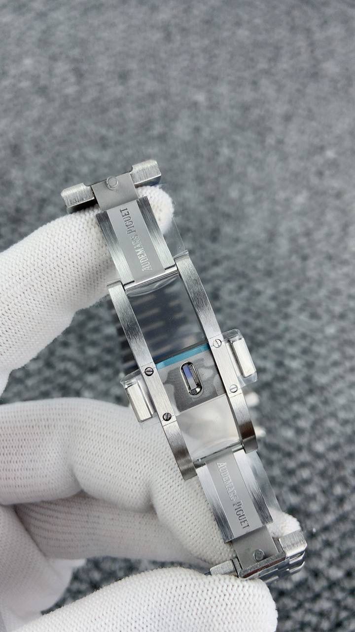 爱彼皇家橡树系列自动计时腕表