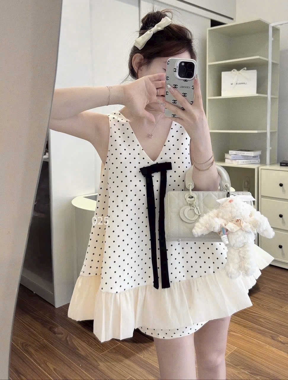 波點荷葉邊上衣和短褲套裝